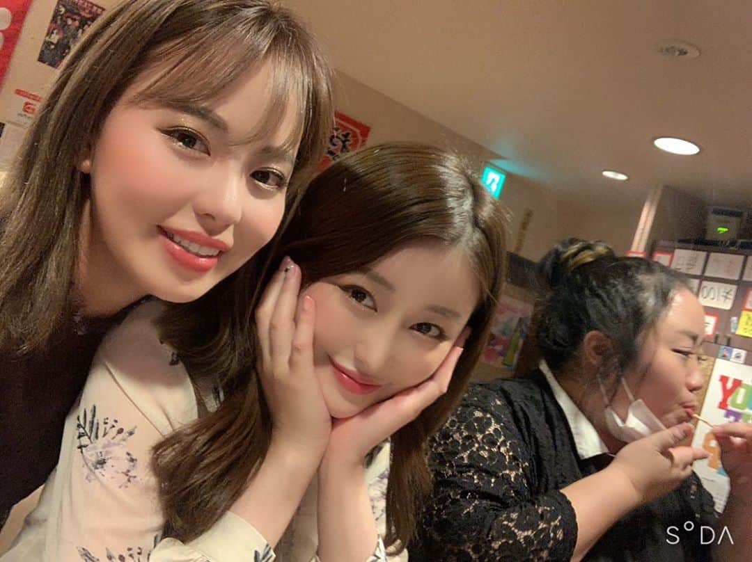 原田怜奈のインスタグラム：「さんこいち載せよー😌💓 プライベートの友達🐶 年齢を重ねるたびに 大切な友達って 浮き出てくるよね🥺 わかる？？ 浮き出るっていう表現は 間違ってるかも😂❤︎ 大切にしてくれる人は 大切にできないとね❤︎🧸 . . . . #さんこいち　#オフ　#女子ゴルフ」
