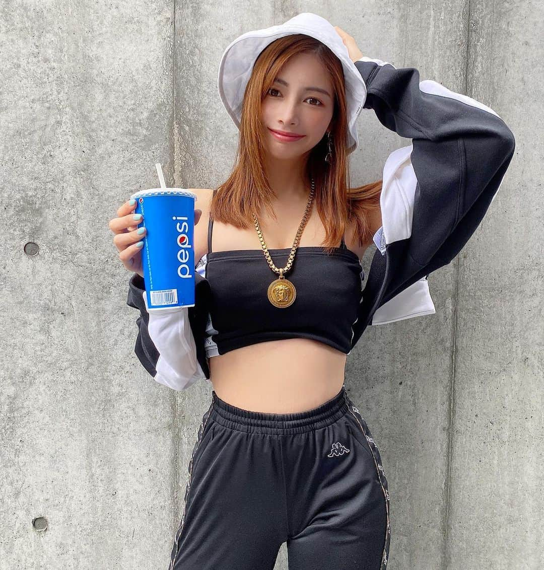 得あゆさんのインスタグラム写真 - (得あゆInstagram)「実はペプシ飲めない(コーラ飲めない) 炭酸は大好きです🍋🍋🍋 ・ hat : @gydajp setup : @kappa sneaker : @miumiu jacket : @adidas ・ ・ ・ ・ ・ ・ ・ ・ ・ ・ ・ ・ ・ ・ ・ ・ ・ ・ ・ #スポーティーコーデ#ストレッチ#ヘッドスパ#整体#睡眠改善#美容#健康#美尻#美脚#帽子#wear#スタイル#運動#トレーニング#おうち時間#おうちトレーニング#筋トレ#ダイエット#セクシー#くびれ作り#カメラ女子#美肌#水着#ジュース#kappa#training#diet#japanesegirl#adidas#miumiu」7月31日 20時47分 - tokuayu819