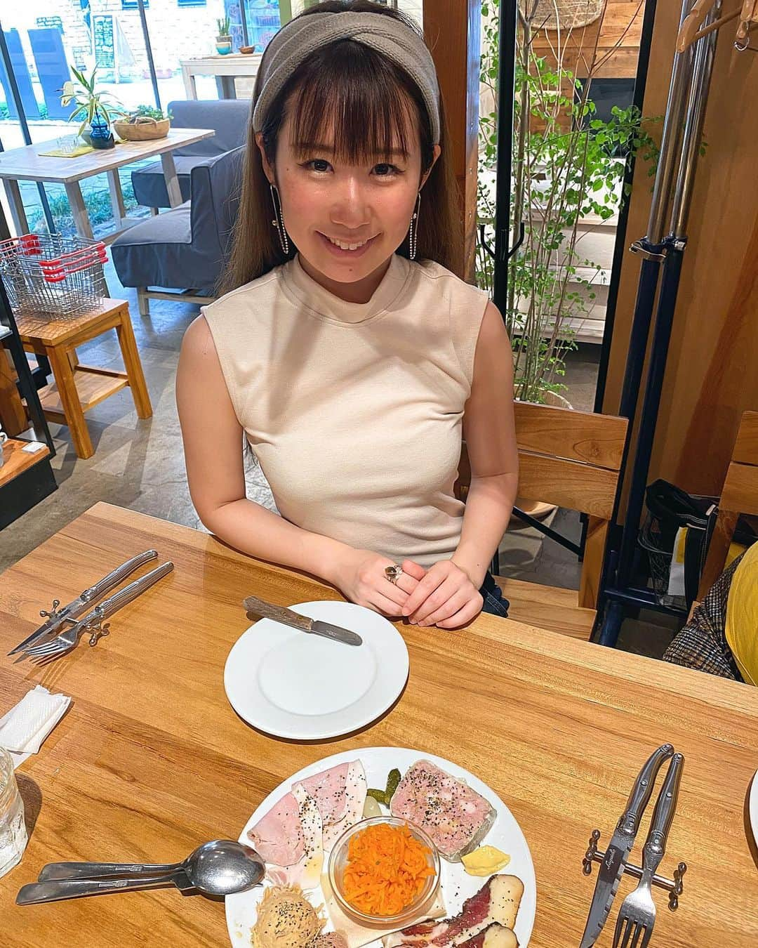 一木みおさんのインスタグラム写真 - (一木みおInstagram)「本日はランチに二子玉川のbistro oeuf oeufへ☺️✨﻿ ボリューム満点！﻿ お腹いっぱい幸せいっぱいです🍴💕﻿ 二子玉川のランチを開拓していきたいなぁと思う今日この頃です💐﻿ ﻿ #bistrooeufoeuf #ウフウフ #二子玉川 #二子玉川グルメ ﻿ #lunch #meat #bistro #ビストロ #photography #fashion  #photo #model #outfit  #beauty #likeforlikes #gourmet #coodinate  #photooftheday #shopping #ファッション #ファッションコーデ #instagood #ootd #coodinate #좋아요 #コーデ  #happy #グルメ #pierce #バンダナコーデ」7月31日 20時58分 - mioichiki30