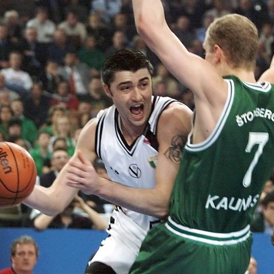 FIBAさんのインスタグラム写真 - (FIBAInstagram)「A night in 1999 no Zalgiris fan will forget! 🏆🇱🇹  📺 16:00 GMT on YouTube.com/FIBA & Facebook.com/FIBA」7月31日 20時53分 - fiba