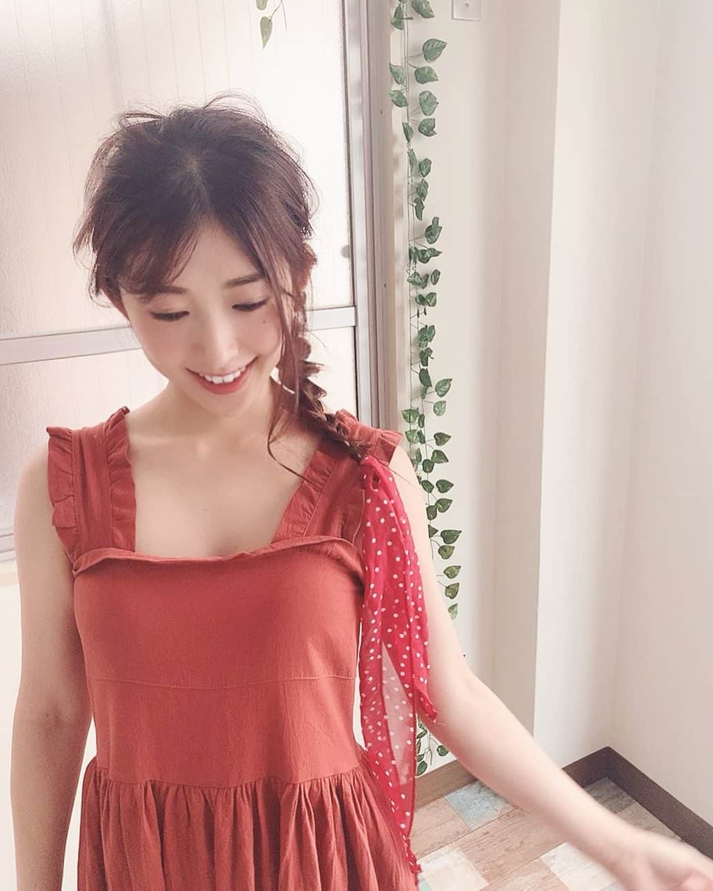 のインスタグラム：「おしゃれ三つ編み💄 自分でも出来るようになりたい💕 #ヘアアレンジ #ロングヘア#三つ編み#ロングヘアアレンジ #ヘアメイク#ヘアースタイル  #抜け感ヘア#撮影#モデル撮影#ポートレート#shooting#model#japanesegirl #촬영#fashion #tokyo」
