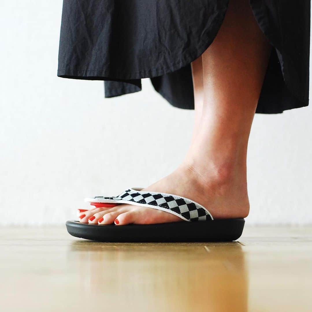 wonder_mountain_irieさんのインスタグラム写真 - (wonder_mountain_irieInstagram)「_ JoJo × itten. / ジョジョ×イッテン “BEACH SANDAL -checkered flag-” ￥36,300- _ 〈online store / @digital_mountain〉 https://www.digital-mountain.net/shopdetail/000000009508/ _ 【オンラインストア#DigitalMountain へのご注文】 *24時間受付 *15時までのご注文で即日発送 *1万円以上ご購入で送料無料 tel：084-973-8204 _ We can send your order overseas. Accepted payment method is by PayPal or credit card only. (AMEX is not accepted)  Ordering procedure details can be found here. >>http://www.digital-mountain.net/html/page56.html _ #JoJosandal #itten. #祇園ない藤 #ジョジョサンダル #イッテン _ 本店：#WonderMountain  blog>> http://wm.digital-mountain.info/blog/20200725-1/ _ 〒720-0044  広島県福山市笠岡町4-18  JR 「#福山駅」より徒歩10分 #ワンダーマウンテン #japan #hiroshima #福山 #福山市 #尾道 #倉敷 #鞆の浦 近く _ 系列店：@hacbywondermountain _」7月31日 21時07分 - wonder_mountain_