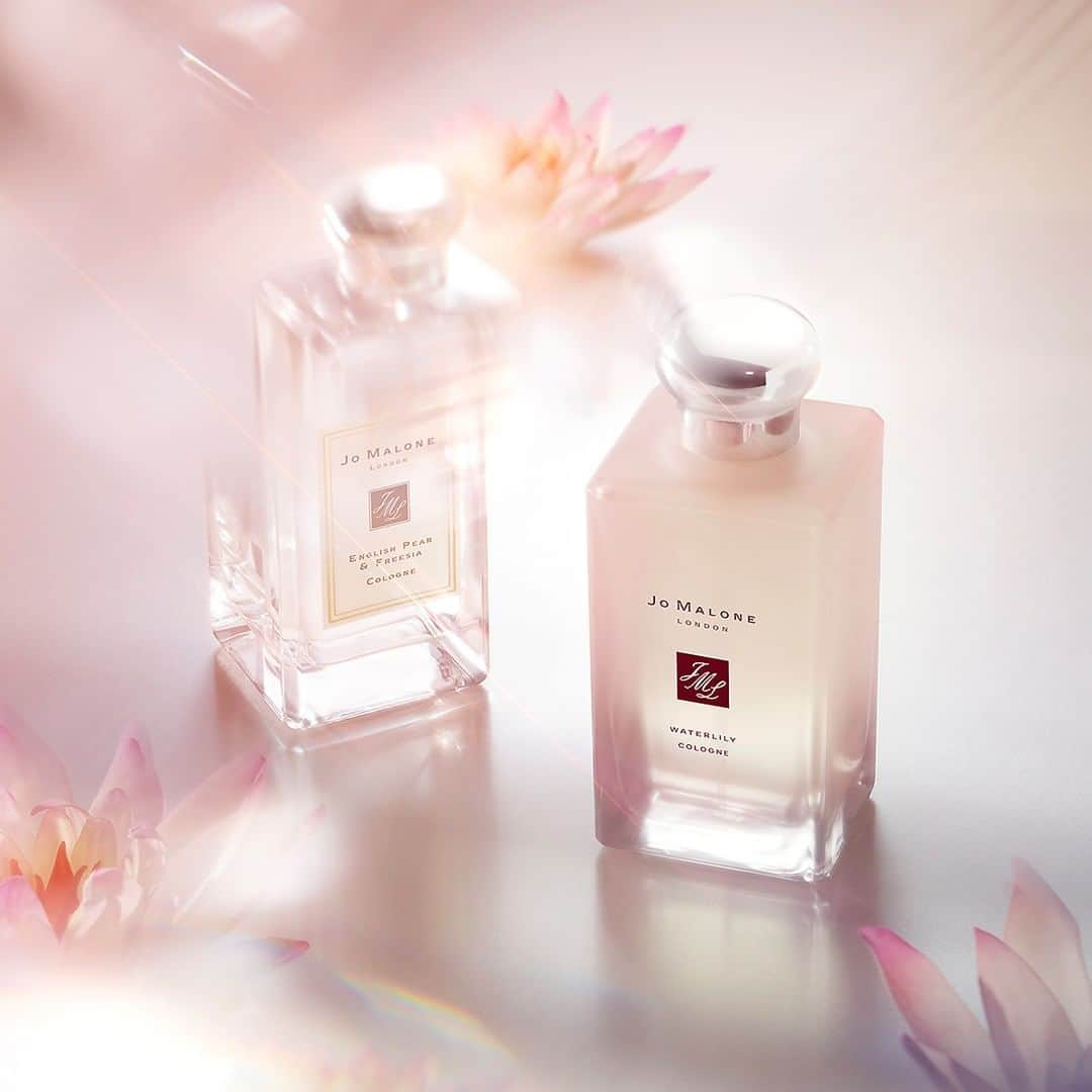 Jo Malone Londonさんのインスタグラム写真 - (Jo Malone LondonInstagram)「A secret garden awaits, within it the radiant white waterlilies, dance. Discover a floral fragrance that stirs and enchants. #DeclareYourScent #ScentPairing」7月31日 21時00分 - jomalonelondon