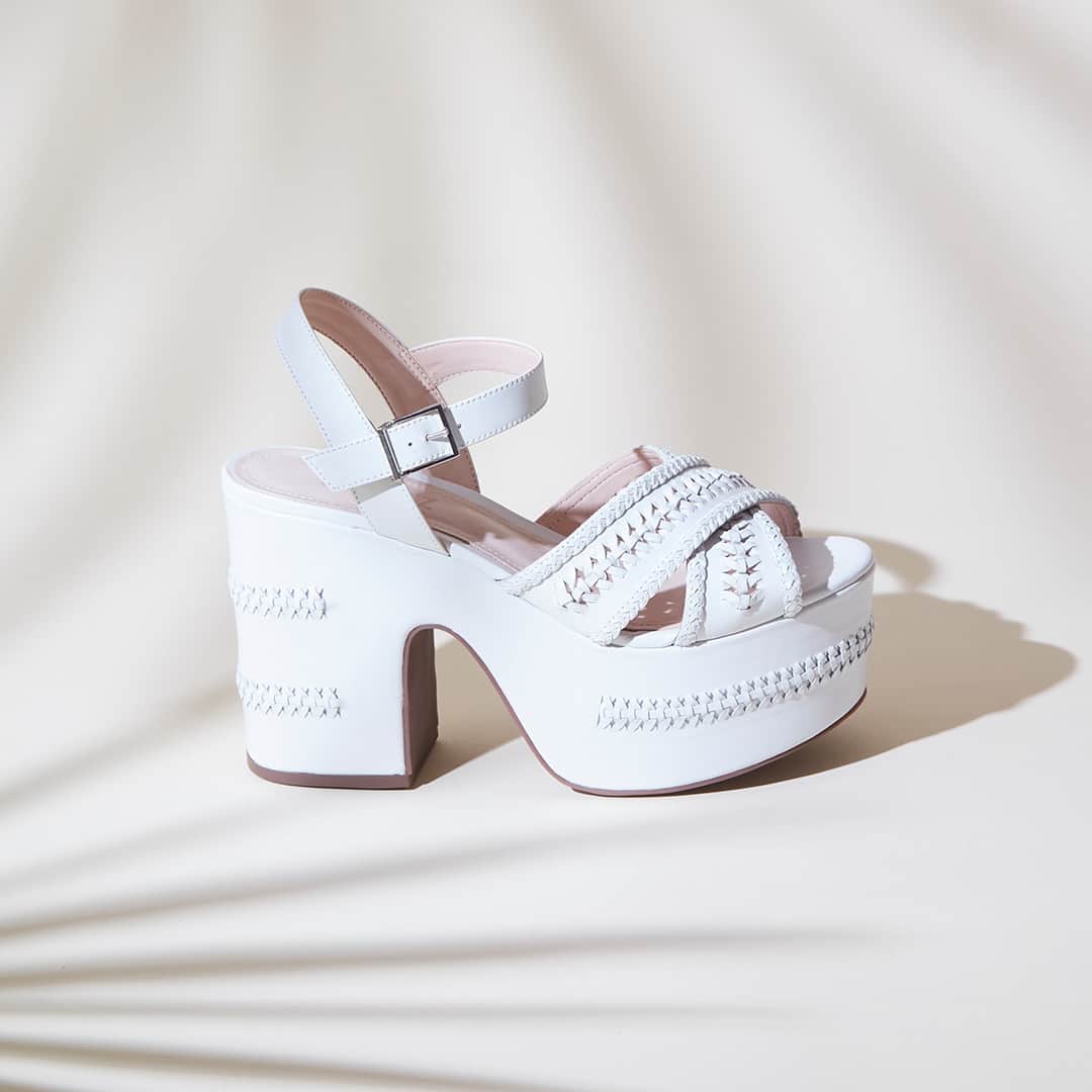 Schutzのインスタグラム：「COUNTDOWN TO THE WEEKEND WITH SCHUTZ NEW NATURAL ❤️ #newin #schutznewnatural」