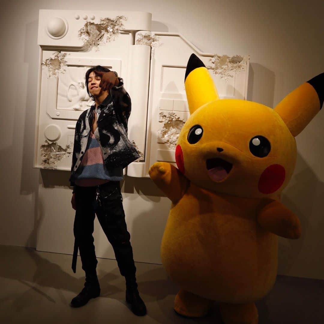 YOSHI（よし）さんのインスタグラム写真 - (YOSHI（よし）Instagram)「Daniel Arsham Ｘ Pokémon「Relics of Kanto Through Time」at PARCO MUSEUM TOKYO  展覧会はいつも刺激をもらえる。俺は俺のARTをみんなに届ける🔥🔥  @danielarsham @pokemon_jpn @nanzukaunderground @parco_art @parco_shibuya_official  #danielarsham #pokemon」7月31日 21時04分 - yoshi.226