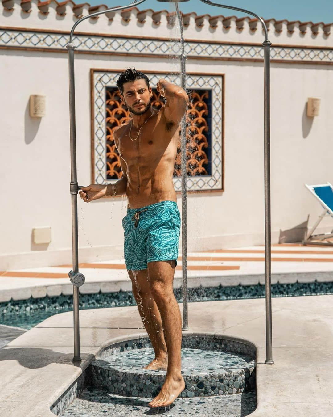 アンドレア・デンバーのインスタグラム：「When they tell you that lunch is ready, while you are enjoying a nice shower 😒😒😒🤣🤪 📸 @gabrielegriseri  Quando ti dicono che il pranzo è pronto, mentre ti stai assaporando una bella doccia 😒😒😒🤣🤪 📸 @gabrielegriseri 🚿☀️」