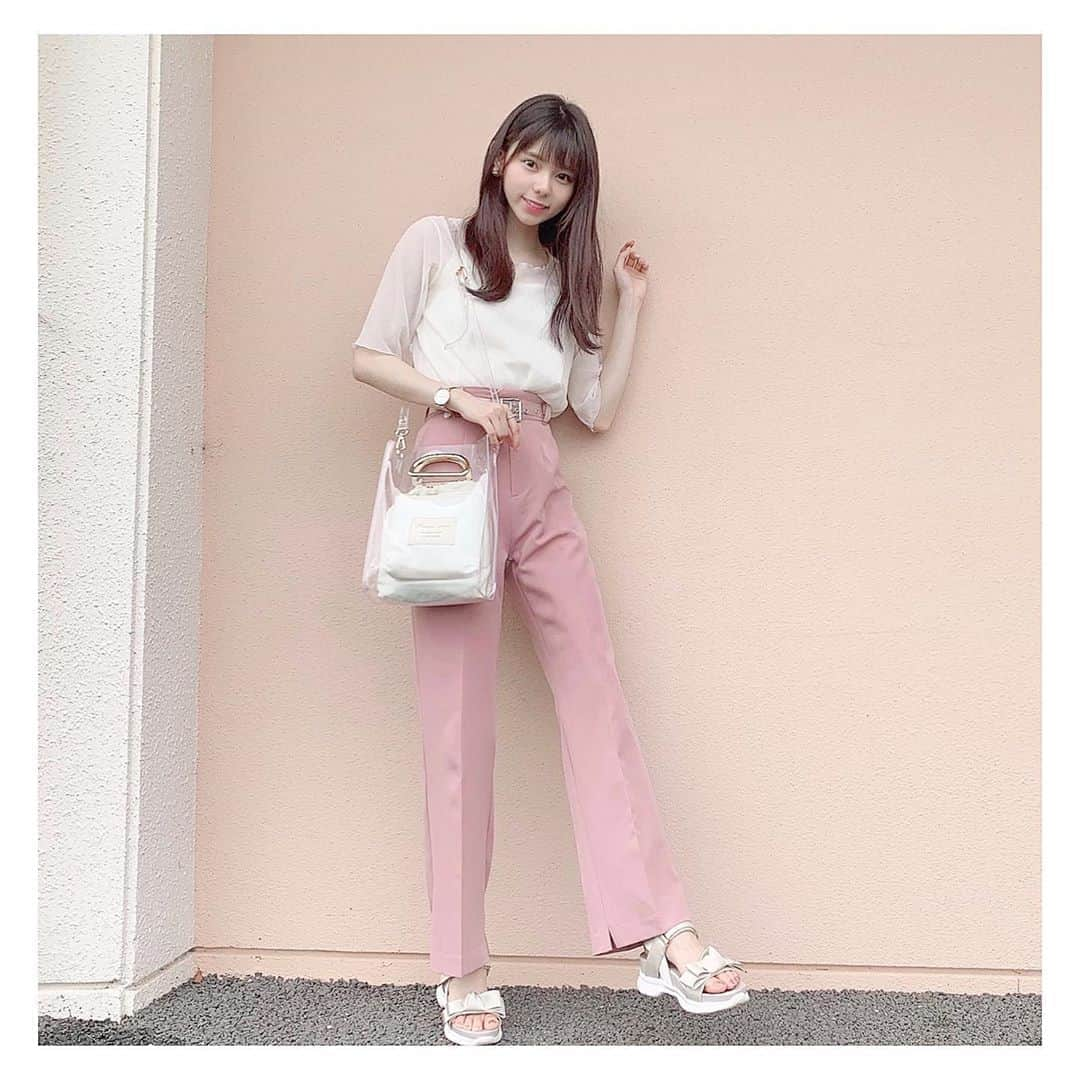 大森莉緒さんのインスタグラム写真 - (大森莉緒Instagram)「・ ・ 最近のコーデ‪🕊💭 ・ ・ ♡tops→ @archives__official ・ ♡pants→ @niceclaup_official_ ・ ♡bag→ @niceclaup_official_ ・ ♡shoes→ @asbee_jp ・ ・ ・ #大森莉緒 #おーりお #おりおんず #おーりおこーで  #私服 #淡色コーデ #淡色女子 #シアー #カラーパンツ #スラックス #透明バッグ  #透け感コーデ  #くすみピンク #レスモア #スポーツサンダル #厚底サンダル #lsma #asbee #code #fashion #archive #niceclaup #white #pink #instafashion #instagood #instapic #good #ootd」7月31日 21時22分 - rio.ohmori