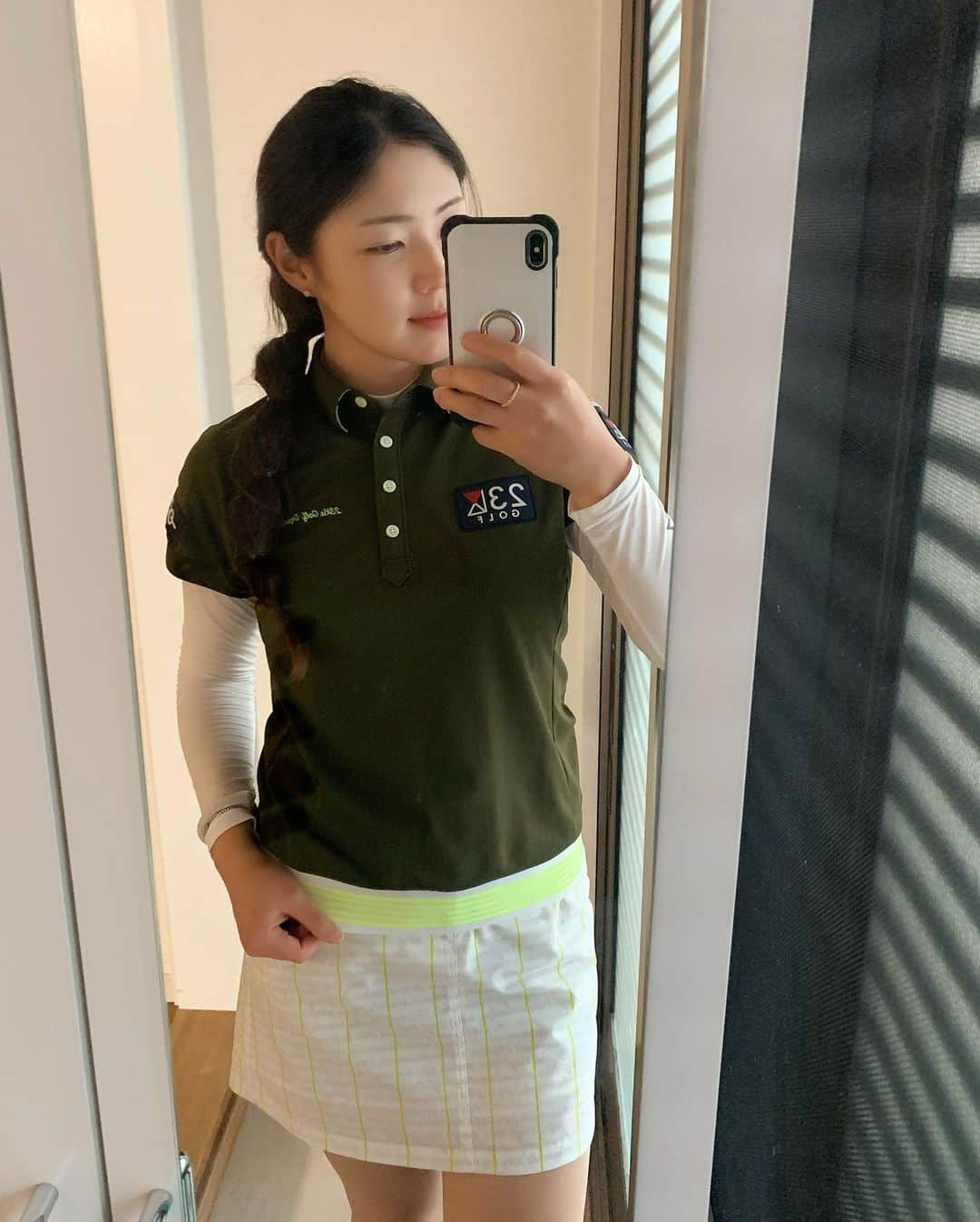 辻梨恵さんのインスタグラム写真 - (辻梨恵Instagram)「ナイスバーディーのやつ⛳️🏌️‍♀️ . 普段あんまり着ない、 カーキを着てみました🤭 襟立てたら迷彩柄で可愛い😋♪ @23kugolf  . #GOLF #23区GOLF #ゴルフ女子 #ゴルフコーデ」7月31日 21時23分 - s2.golf