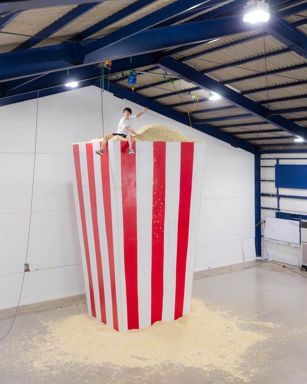 すしらーめん《りく》のインスタグラム：「5,000,000粒ポップコーンザマス！！！🍿 #youtube #popcorn」