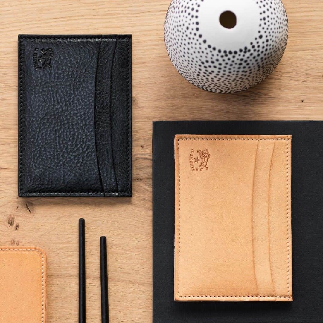 イルビゾンテのインスタグラム：「Handcrafted perfection ☆ #ilbisonte #accessories  #madeintuscany」