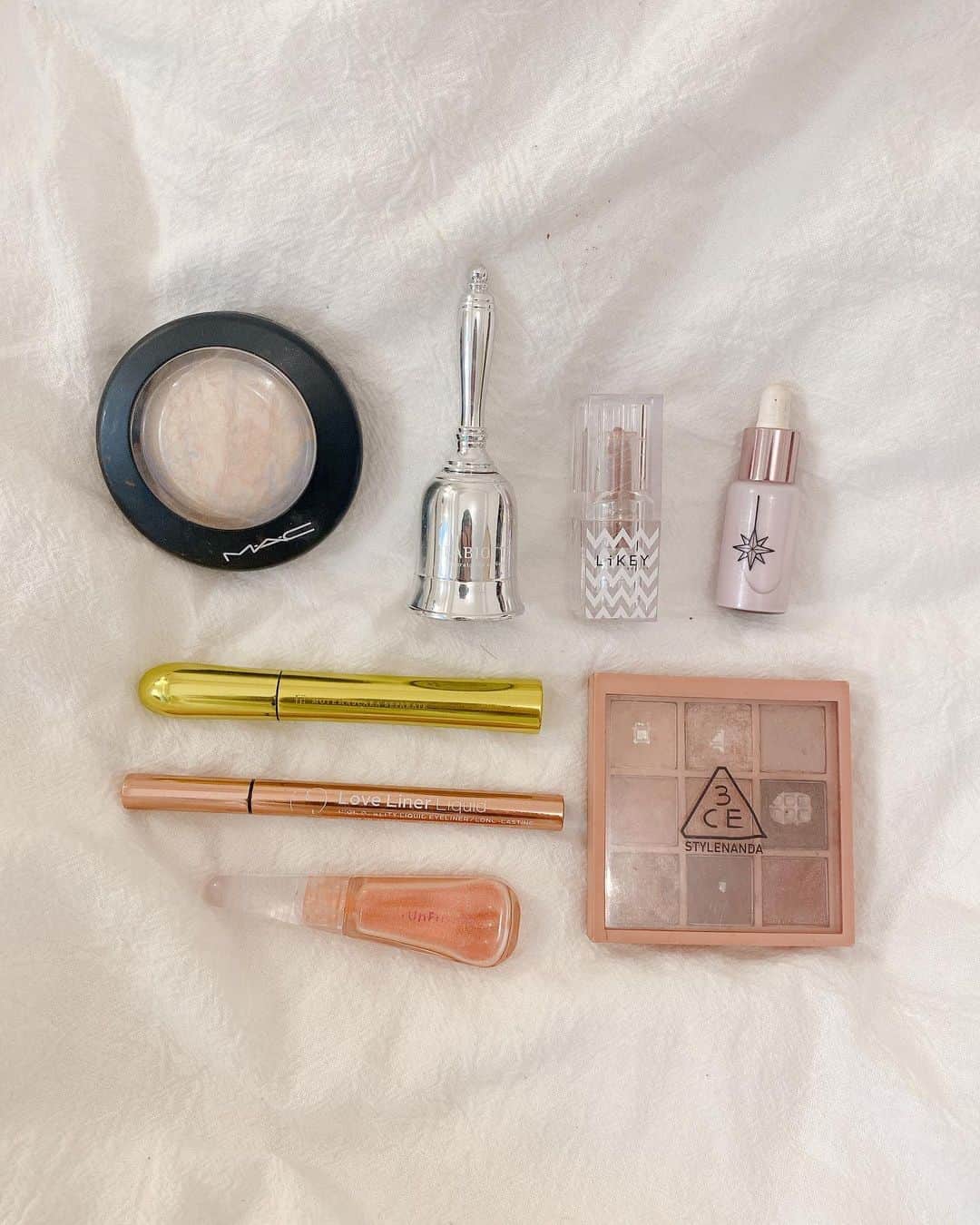 徳本夏恵（なちょす）さんのインスタグラム写真 - (徳本夏恵（なちょす）Instagram)「﻿ 髪色とか髪型次第で本当に雰囲気って変わるよなぁ、、﻿ どんな時も一番可愛い追及していきたいからメイクもchangeしてみた✨﻿ ﻿ ﻿ natural make✨✨💕﻿ ﻿ ﻿ ﻿ ﻿ ﻿ ﻿ #おとなちょす#makeup」7月31日 21時31分 - nachos_kimono