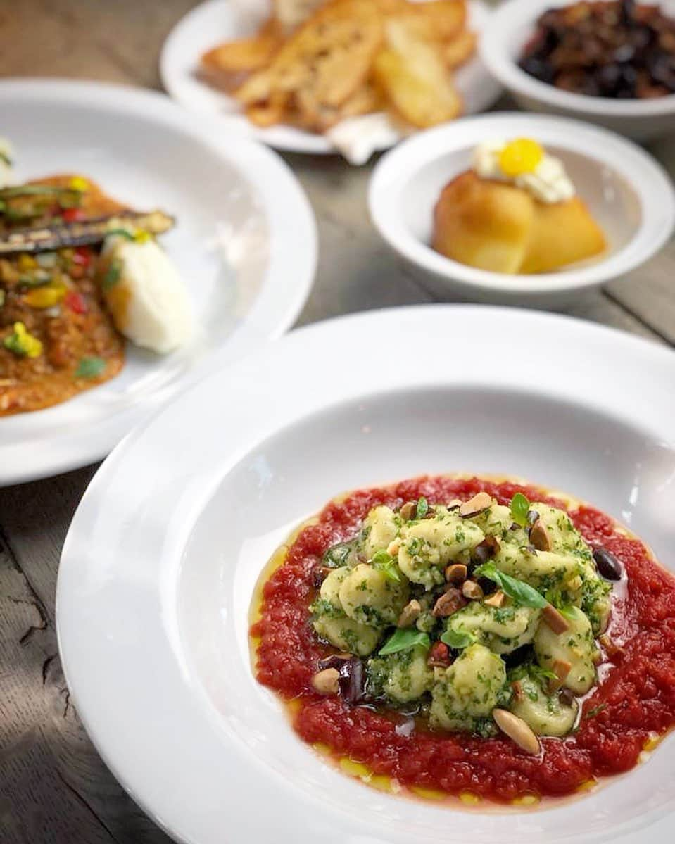 Eataly Brasilさんのインスタグラム写真 - (Eataly BrasilInstagram)「Hoje começa o nosso Festival das Mulheres, onde elas se unem por uma grande causa. Garanta o seu Menu delle Donne, um cardápio exclusivo em 4 tempos cocriado por Mariana Ximenes (@marixioficial), Sabrina Sato (@sabrinasato), Taís Araujo (@taisdeverdade), Kika Sato (@kikasatorahal), Carmen Virginia (@carmenvirginia), Alessandra Nega (@deusesabor) e as nossas chefs Luana Castro (@lu_ccastro) e Camilla Gaspari (@cami_mgaspari). Esta ação visa ajudar a construção do LAB Floresta – uma cozinha comunitária para as mulheres do município de Careiro no Amazonas. Um projeto da ONG – Casa do Rio (@casadorio_). O Menu delle Donne está disponível no @ifoodbrasil, em nosso restaurante Pasta & Pizza das 11h30 às 16h30 e na opção Take Out.  Participe você também desta ação e ajude a ONG Casa do Rio.」7月31日 21時40分 - eatalybr