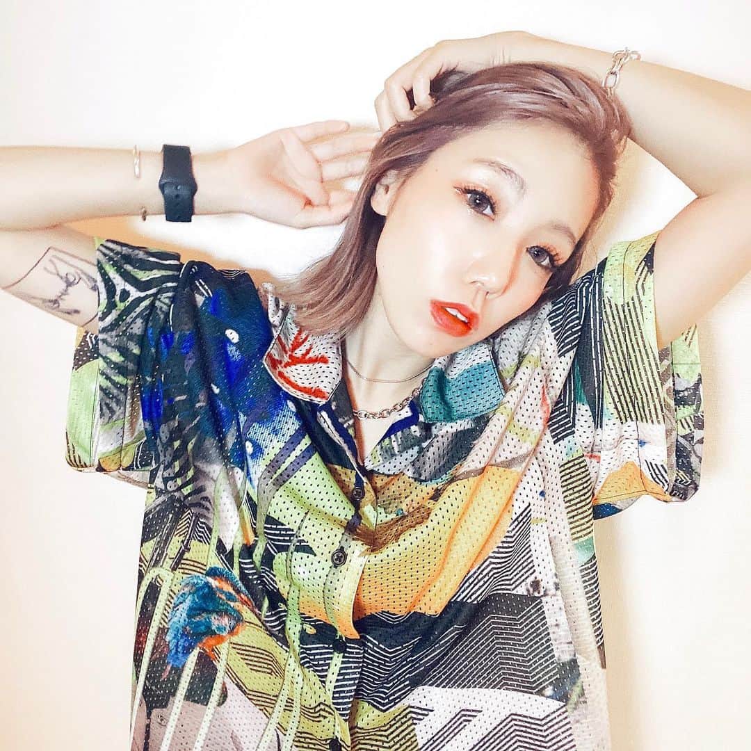 DJ CHI☆MEROのインスタグラム：「#tcrbytoucher 【 @tcr_by_toucher_official 】 最新コレクションのMESHSHIRT 女の子にもおススメなんですよ！！ . 私が大好きなT.C.R BY TOUCHERから更に新アイテムの発表があります！ お楽しみに！！！」