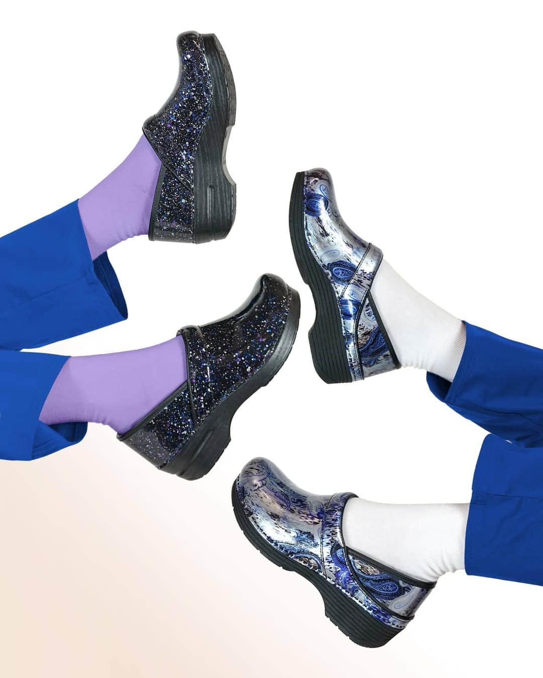 ダンスコのインスタグラム：「Happy Friday! We’re giving away two pairs today; see how to enter below. 1) Tag someone on the frontlines keeping us safe for both of you to be entered. 2) Make sure you’re following @dansko on Instagram. Dansko has been proud to support nurses throughout their journey, and through our donation efforts over the past eight weeks. We celebrate our nurses not just during Nurses Week, but all year long! Giveaway Rules: Giveaway runs 07/31/20 at 9:00 AM EST - 08/02/20 at 11:59 PM EST. No purchase necessary. One winner will be randomly selected and both the winner and the tagged friend will be notified via DM. Verification that the tagged friend is a nurse or healthcare worker may be required in the form of a nurse’s badge or ID. Winner and tagged friend will each win one pair of Dansko shoes from the current collection with a total estimated retail value of $150 each. Giveaway not associated with Instagram. Full terms and conditions at the link in the bio.」