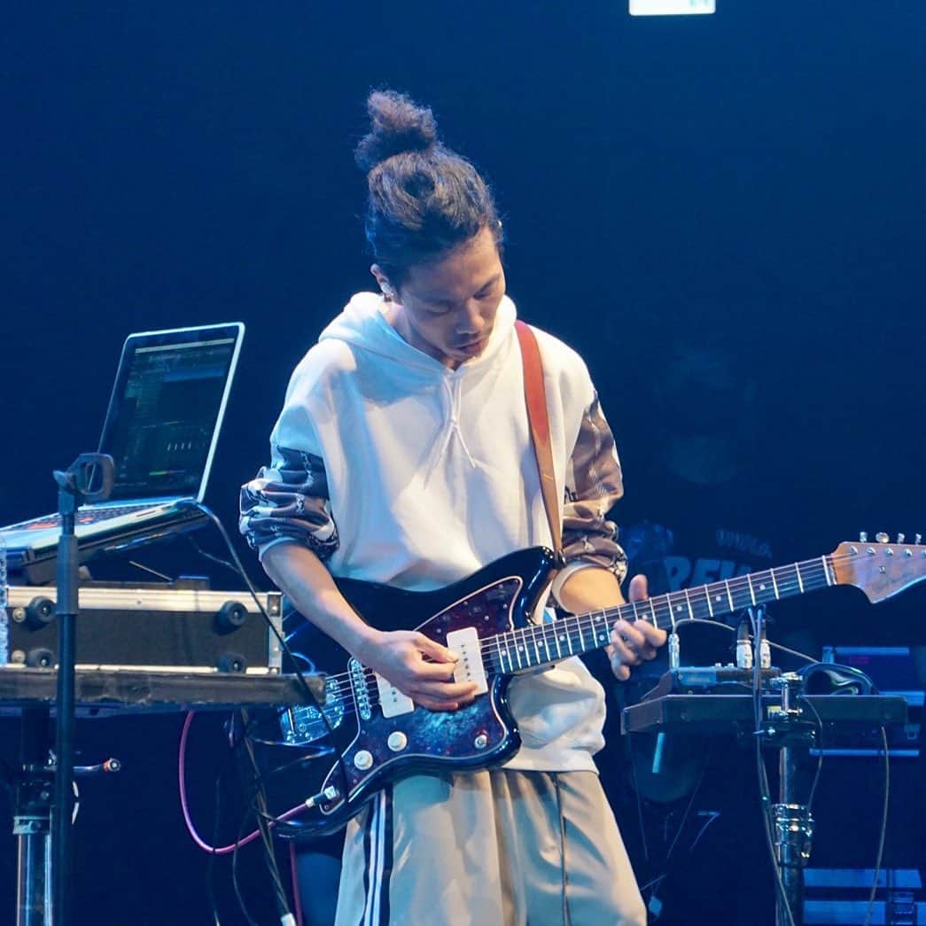 モリシーのインスタグラム：「VIVA LA Online2020ありがとうございました！  今日の衣装は @noma_textiledesign  @beams_harajuku_official  #awesomecityclub」