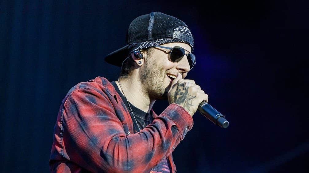 Kerrang!さんのインスタグラム写真 - (Kerrang!Instagram)「Happy birthday today to M. Shadows! 🎉 ⠀⠀⠀⠀⠀⠀⠀⠀⠀ Head over to Kerrang.com now to find out which gigs shaped himself and Avenged Sevenfold 🤘 ⠀⠀⠀⠀⠀⠀⠀⠀⠀ 📸: @chriscaseyphoto ⠀⠀⠀⠀⠀⠀⠀⠀⠀ @avengedsevenfold #kerrang #kerrangmagazine #avengedsevenfold #a7x #mshadows #nightmare #hailtotheking #cityofevil #wakingthefallen #batcountry #metal #heavymetal #hardrock」7月31日 21時58分 - kerrangmagazine_