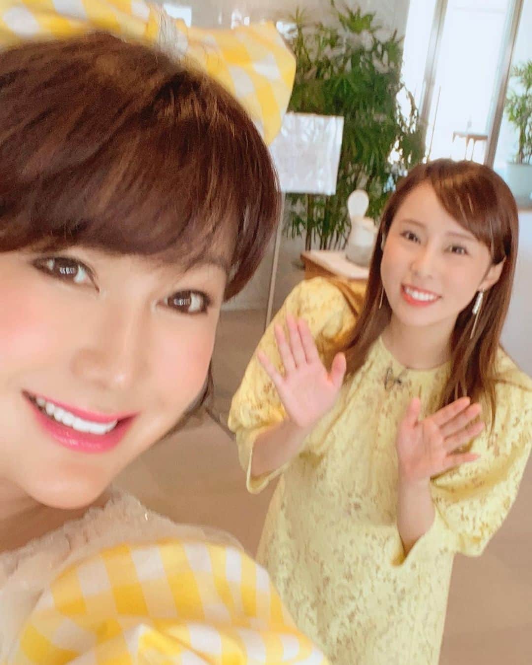 のインスタグラム：「きのうは三谷産業株式会社さまの﻿ ﻿ 「第 53 回三谷情報フェア 2020 SUMMER」﻿ ﻿ に参加させていただきました🥰﻿ ﻿ 初のオンライン開催🖥📱✨﻿ ﻿ ゲストにはるな愛さんを迎えて﻿ 私は進行をさせていただきました❣️﻿ ﻿ 今までなら開催地があって﻿ そこに人が集まりそこに立ってたけど﻿ 今回はパソコンの前に座って﻿ 話しかける…！！﻿ それを全国の人が視聴している！😳✨﻿ ﻿ とても新鮮でした😊🌸﻿ ﻿ アフターコロナの﻿ 新しいビジネススタイル」実現に向けた﻿ 最新の ICT ソリューション。﻿ 三谷産業において実践してきた﻿ 新型コロナウイルス対策の紹介が﻿ ありました🙆‍♀️✨﻿ どれもすごくタメになる講演ばかりで！﻿ しかもわかりやすいの…😭✨﻿ 難しいのかなと思いきや﻿ どんな方が聴いても生活の中で﻿ ヒントになることが多い内容でした🥺✨﻿ ﻿ ﻿ ご一緒させていただいた﻿ はるな愛さんが本当にお優しくて﻿ 素敵な方でした😭❤️❤️❤️﻿ 可愛い…とにかく可愛い…！！！﻿ お人形さん🥺✨✨✨✨﻿ ﻿ ご覧いただいたみなさま﻿ 本当にありがとうございました😊❤️﻿ ﻿ 本番前にはるなさんと撮ったお写真😋﻿ その他も…！🙆‍♀️🙆‍♀️﻿ ﻿ ﻿ 全国のベンチャー企業等を募集した「MITANI Business Contest」も﻿ 12月に行われる予定！楽しみだな〜✨﻿ ﻿ #三谷産業#アフターコロナ#お仕事#楽しい#勉強#幸せ#石川県#金沢市#﻿ #ICT#新しいビジネススタイル#アナウンサー#はるな愛さん#本当に#本当に #素敵な方でした」