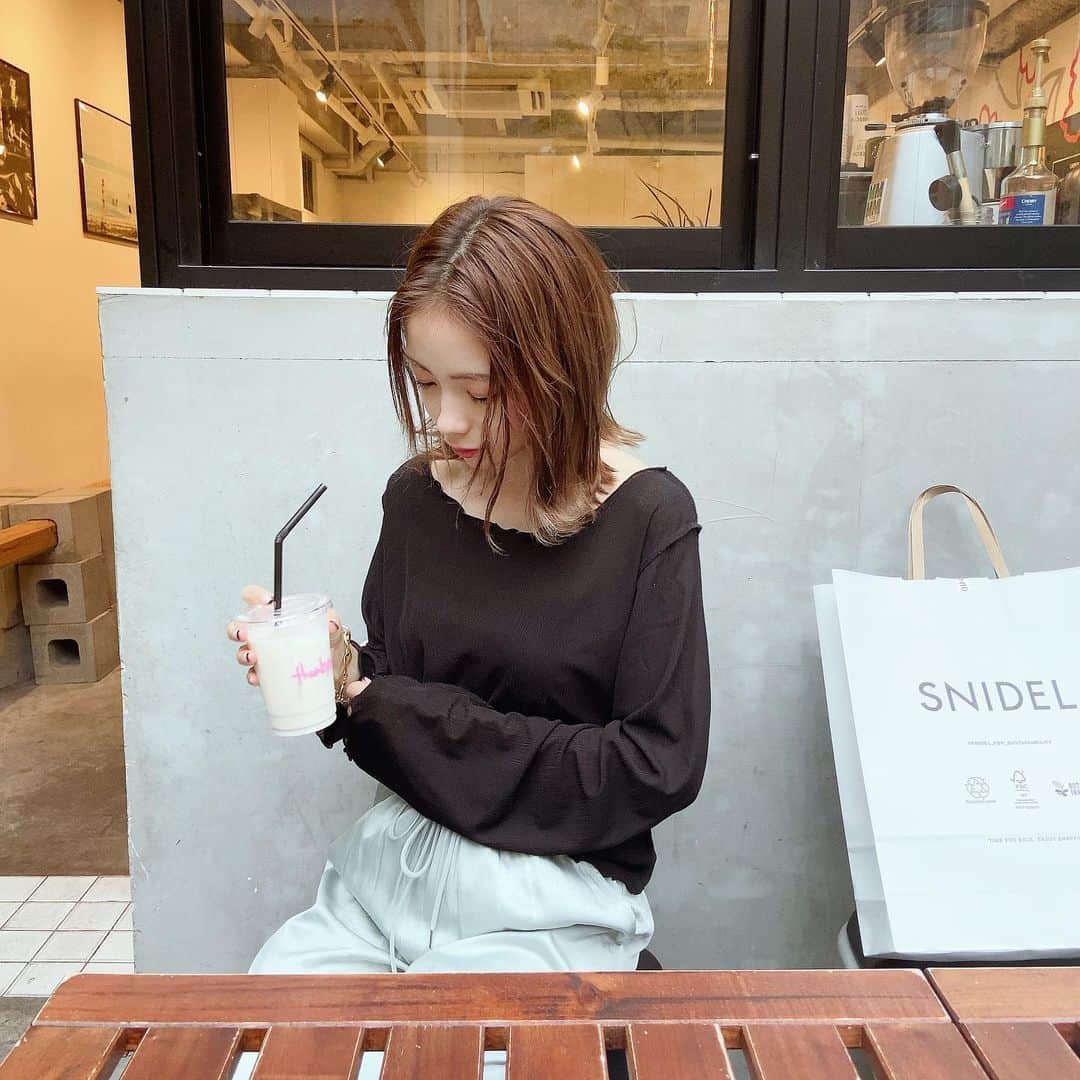 塩川裕美のインスタグラム：「. . 時差しかない🙄 . . . . #福岡カフェ #福岡ランチ #カフェ巡り #大名カフェ #低身長コーデ #おちびコーデ #今日の服装 #おちびの輪 #ミディアムヘア #休日の過ごし方 #休日 #instafashion #instagood #cafe #fukuoka」