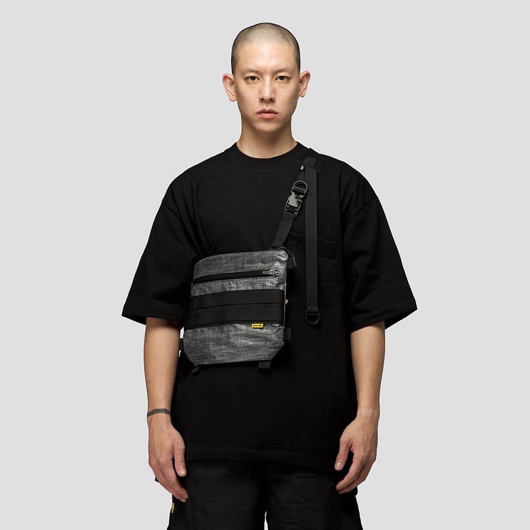 HYPEBEASTさんのインスタグラム写真 - (HYPEBEASTInstagram)「@hypebeaststyle: Taiwanese imprint @4dimension_official has returned with its Spring/Summer 2020 collection informed by its understanding of life post-COVID-19. During the extended quarantine period, 4D re-evaluated the relationship between people and clothing. Focusing on everyday carry use, the SS20 lineup is comprised of seven pieces that can be worn in an endless array of combinations. Click the link in bio to check out the lookbook for the SS20 collection above and shop the range on 4DIMENSION®’s website now. ⁠⠀ Photo: 4DIMENSION®」7月31日 22時26分 - hypebeast