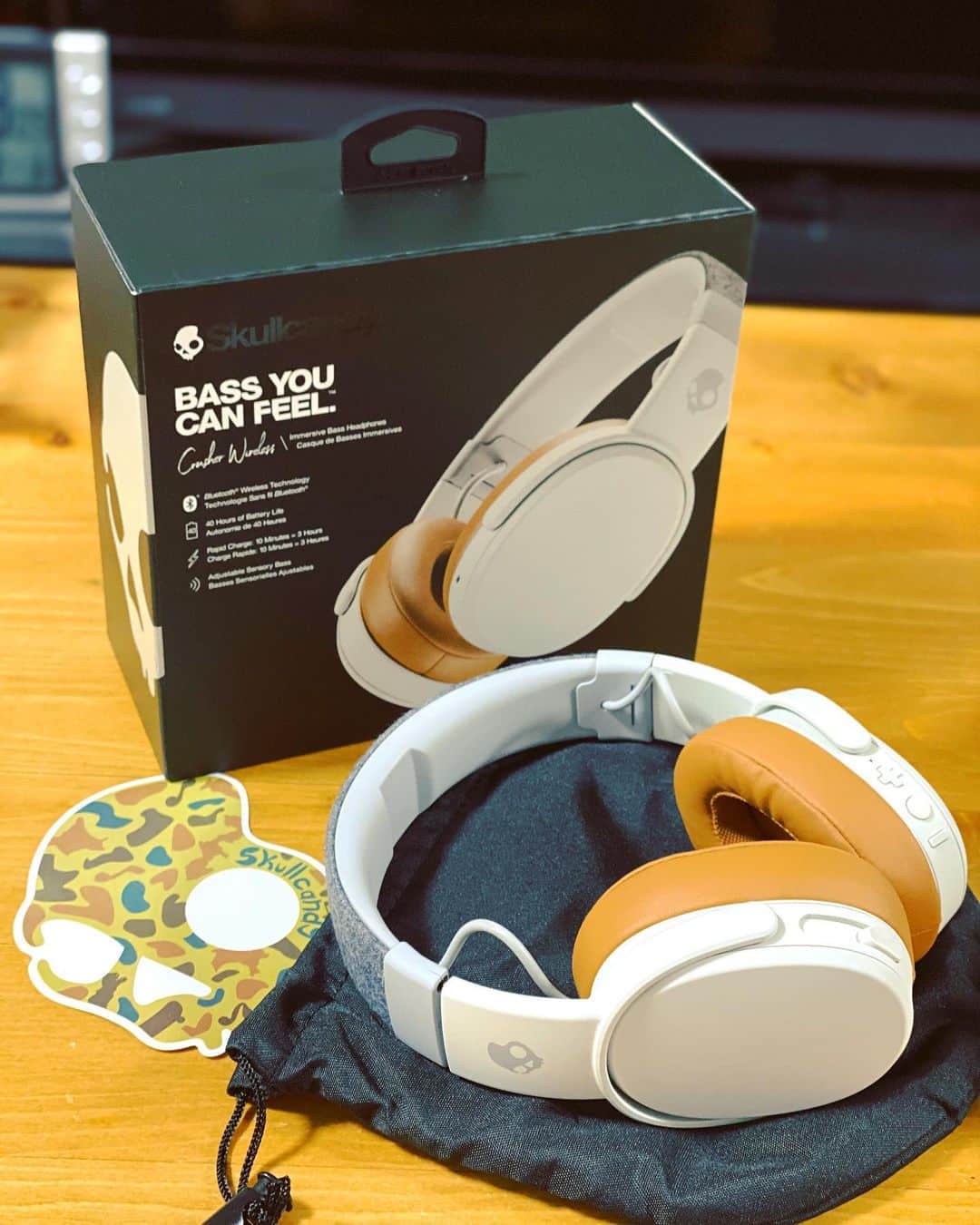 西国原礼子さんのインスタグラム写真 - (西国原礼子Instagram)「☠️ Skullcandy☠️のヘッドホン『Crusher Wireless』を買いました！低音好きにはたまらん❤️🎶🔊 ウーハーがバフバフ💨するから脳が🧠震えるの！🤯 ライブに来てる感覚の重低音🔊🔊🔊 でも高音とか歌が潰れなくてこれはすごい！感動🤭 R&Bとかすんごいよ！😳🤯🎶 んで、とりあえずSDN48も聴いてみるよね🤣ライブ来てるみたいだよ！ ☠️ I bought Skullcandy “Crusher Wireless” ☠️ Headphones with woofers 🎧💨🔊 I like the bass, so I liked it 🤭💨💨💨🎧🎶 The deep bass is amazing!  But the treble and the song don't collapse!  Wow!🎧🤯🔊🤭 ☠️ #skullcandy #crusherwireless #bass #woofer #sdn48」7月31日 22時18分 - rachel_thousand