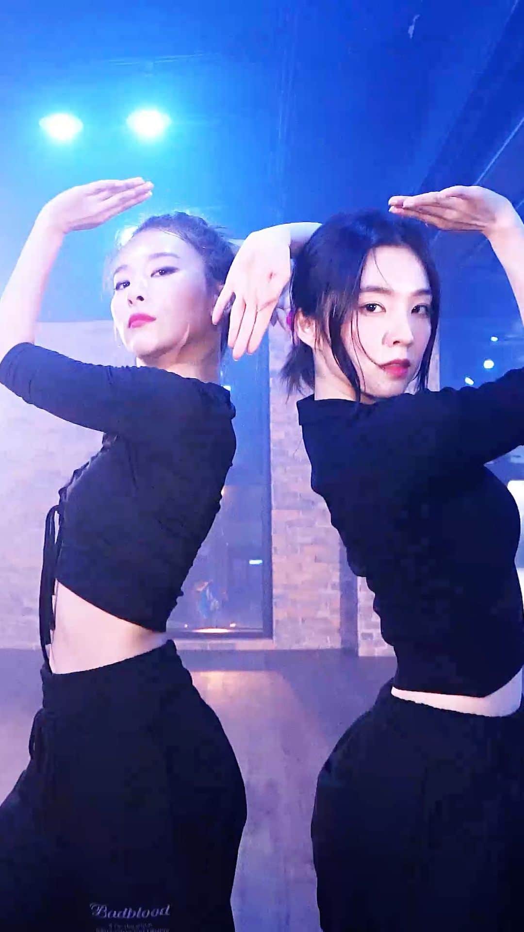 JaeWon Shimのインスタグラム：「안무Ver.  #Naughty #슬기 #아이린 #놀이」