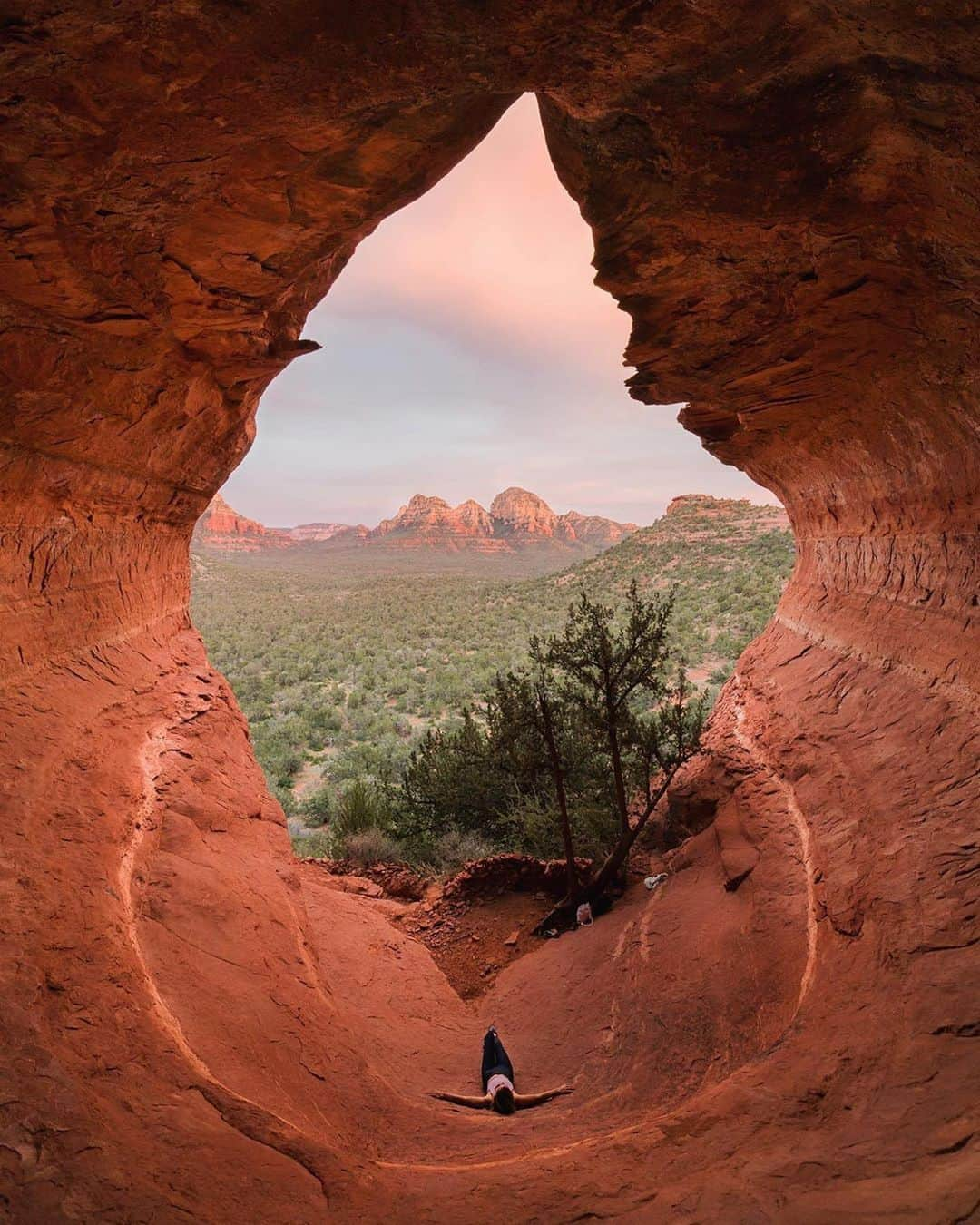 Travel + Leisureさんのインスタグラム写真 - (Travel + LeisureInstagram)「Enjoying the splendor of some of America’s most breathtaking national parks can be tough when you’re dealing with crowds of tourists. But thanks to their massive size, the parks are home to plenty of corners and corridors that most travelers don't know to explore. Get our list of hidden locations in national parks where you can avoid the crowds at the link in bio. #tlpicks courtesy of @everchanginghorizon」7月31日 22時33分 - travelandleisure