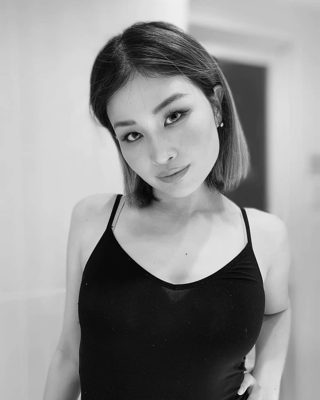 のインスタグラム：「🖤Challenge accepted🖤 Women for women. thanks @chihiro_bablack for nominating me✨  To all my friends, thank you for always supporting me and giving a lot of power. and I will. #womensuppirtingwomen #challengeaccepted」