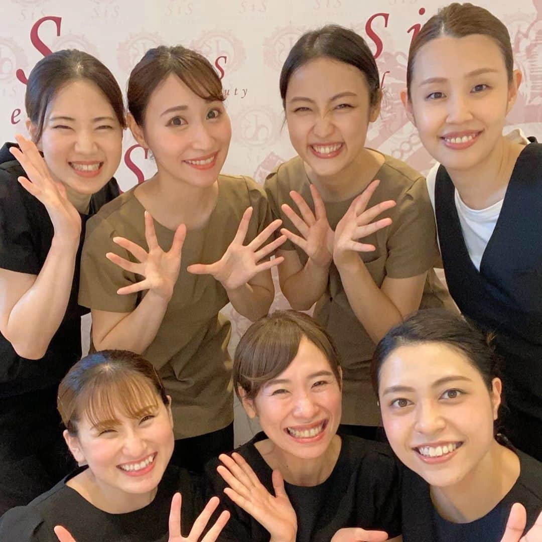 SiS Total Beauty 〜シス〜のインスタグラム：「平素より、SiS Total Beautyをご利用頂きありがとうございます。 おかげさまで当店は、7月30日で3周年を迎えることができました。 これもひとえに、日頃から当店を支えてくださった皆様のご愛顧のおかげと感謝の気持ちでいっぱいです❣️  この場を借りて、厚く御礼申し上げます。  4年目も皆さまに愛されるサロンになるよう、より一層励んで参りますので今後とも変わらぬご愛顧賜りますようよろしくお願い致します。  スタッフ一同  #エステサロン#エステ  #3周年 #お客様#南堀江#堀江 #記念日#アニバーサリー #感謝#笑顔 #よもぎ蒸し #痩身エステ  #脱毛#フェイシャル#ハーブピーリング  #仲間 #ありがとう #夏   追記 スタッフ田中も明日より産休に入ります。 また一年後皆さまにお会いできますこと、楽しみにしております❣️ #baby」