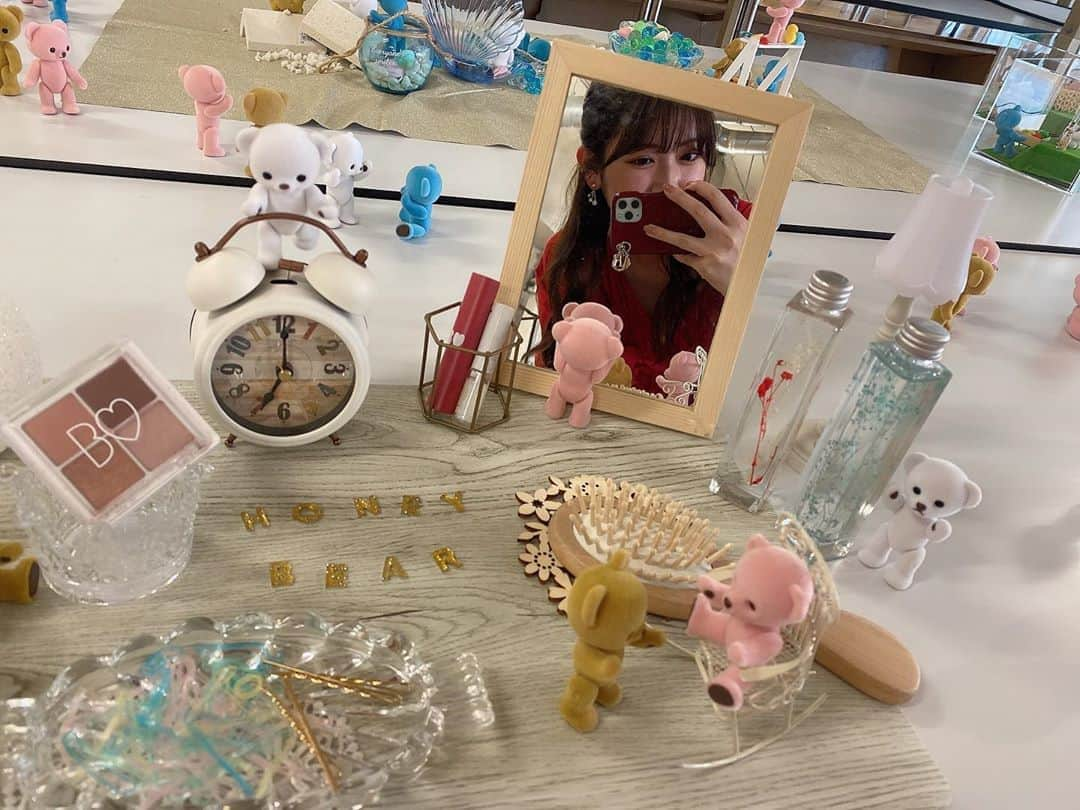 吉田朱里さんのインスタグラム写真 - (吉田朱里Instagram)「NMB48×Honeybear のコラボ商品の発売決定🧸  私たち3人のオリジナルデザインのハニーベアちゃんがもうすぐ産まれるよ🤭🧸💗  youtu.be/7TRu89QGxz8 是非その様子をご覧ください🙋‍♀️❤️  小さい頃に遊んでたおもちゃとはまた違った感覚で ときめいた日でした✨  Honeybearは下記店舗、ECサイトで先行発売中だそうです！！   【店舗】博品館TOY PARK銀座本店（〒104-8132　東京都中央区銀座8-8-11） 【EC】『Honey Factory』（https://shop.honeybear.jp/）@honeybear_jp」7月31日 22時59分 - _yoshida_akari