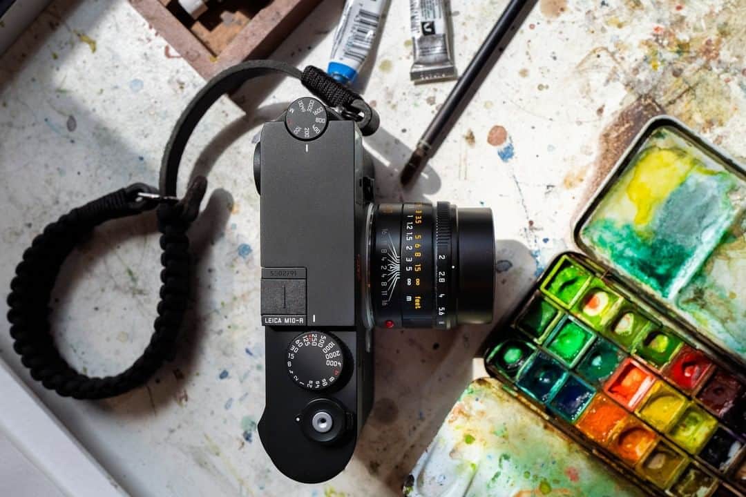 ライカさんのインスタグラム写真 - (ライカInstagram)「With a resolution of over 40 megapixels, the Leica M10-R’s newly developed image sensor is able to capture even the finest textures and details. Watch our interview with M-System Product Manager Jesko von Oeynhausen which will give you in depth information of the Leica M10-R in regards to design, technology and possibilities. https://bit.ly/3ezqhQa  #LeicaCamera #Leica #🔴📷 #LeicaM #LeicaM10R」7月31日 23時00分 - leica_camera
