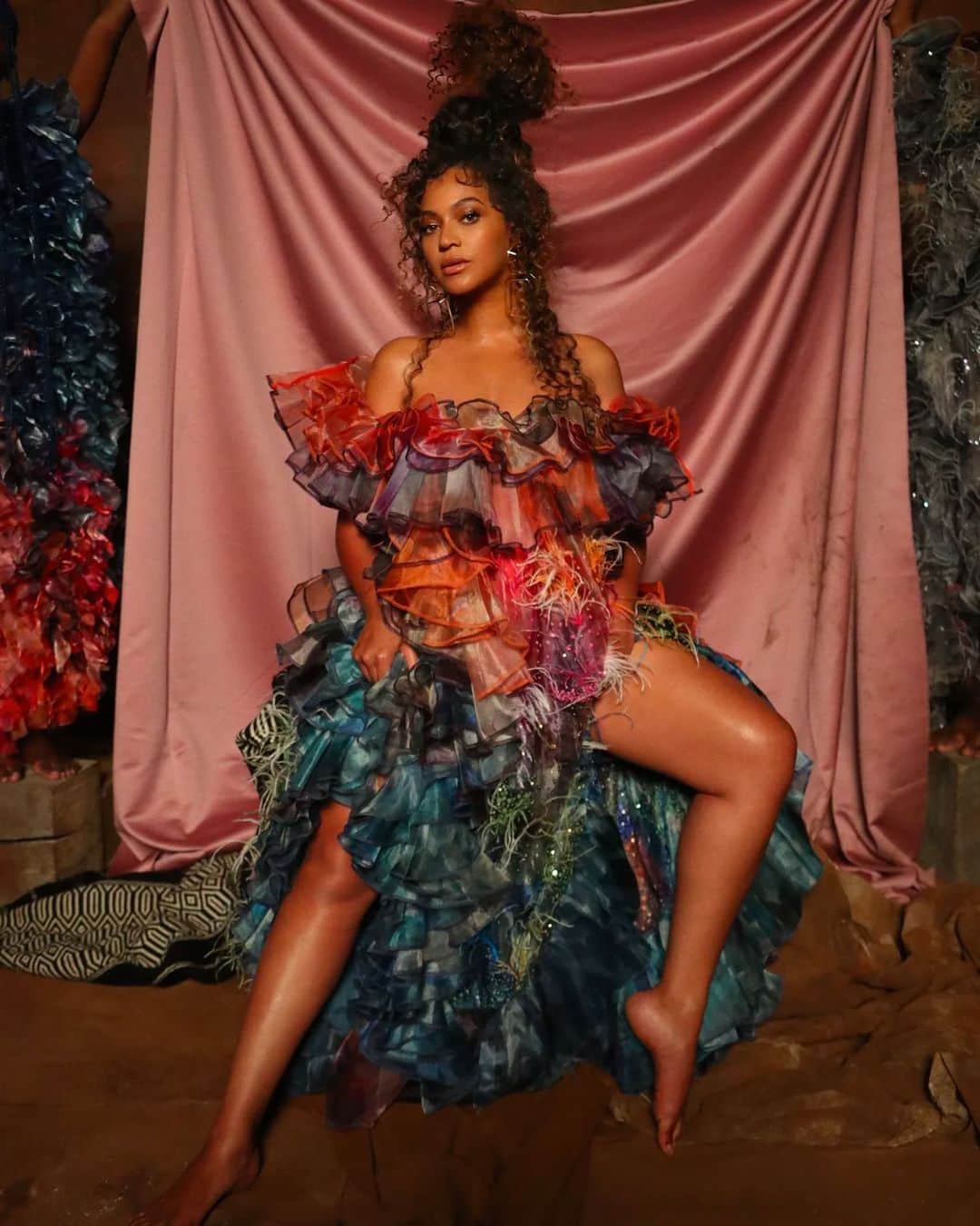 British Vogueさんのインスタグラム写真 - (British VogueInstagram)「Brace yourself: @Beyonce’s #BlackIsKing has landed and, as well as being a powerful and celebratory ode to the Black experience, it’s a mesmerising showcase of the world’s most dazzling fashion designers. From instantly-identifiable pieces from London-based brands such as @MaryKatrantzou, pictured here, as well as @MollyGoddard and @Burberry, to the incredible designs from @MaisonValentino, and the exquisite work of African artists, such as cowrie shell artist @Lafalaisedionn, click the link in bio for a glimpse of the energising, inclusive and spectacular style in #Beyonce's 'Black Is King', now streaming on @DisneyPlusUK.」7月31日 23時09分 - britishvogue