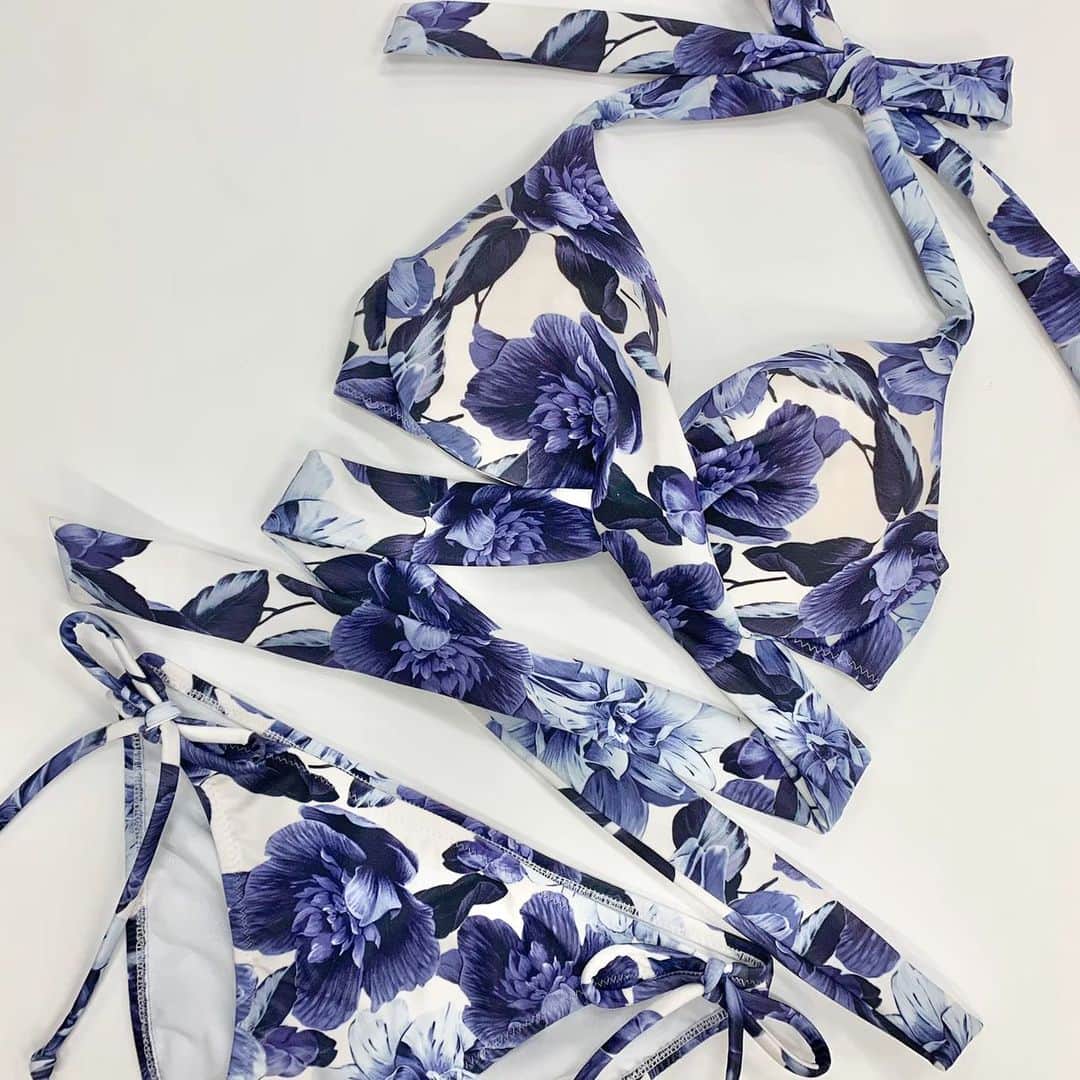 のインスタグラム：「🦋🦋🦋 . . #peakpine #flowers」