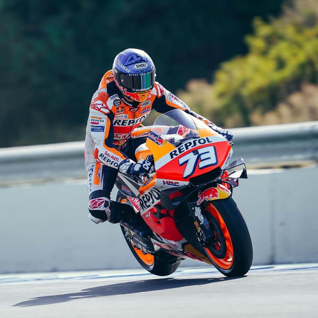 レプソル・ホンダのインスタグラム：「When it's five minutes before quitting time on a Friday and the boss says they need one more thing 😳 #STOP 🛑  #FridayFeeling #MotoGP #RidingForThem #MotoGPIsBack #MotoGP #AM73 #AlexMarquez73 #Racing #Repsol #Honda #Racing #RepsolHonda #HRC #RC213V #ThePowerOfDreams #Racing #Motorcycle #Team #OneHeart #PushingAheadTogether」