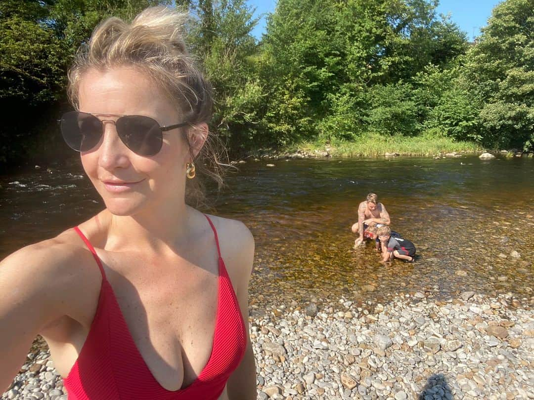 ヘレン・スケルトンさんのインスタグラム写真 - (ヘレン・スケルトンInstagram)「Mornings like this 👌 ..... so much to do..... so little desire to do it...... #uksummer #sunshine #freshwater #yorkshire」7月31日 23時11分 - helenskelton