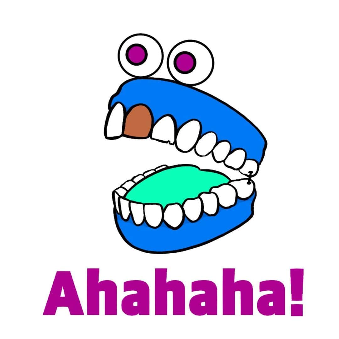 中村涼子さんのインスタグラム写真 - (中村涼子Instagram)「『ワタシのhahaha🦷 Blueビッグシルエットシャツ』  こちらは昨日のBAKEちゃんMONOちゃんシャツと同じ形。 メンズXL。 大きくてスッポリ。 だけどこちらはパリッと生地。 そのため形がはっきり出て楽しいです😋  そしてここに来て歯形が登場🦷 ただいま矯正始めて１ヶ月半。 余談ですが、先日新しくもらって夜だけ着けるという器具、飲み込みかけて死にかけました😇😇 怖かった…  可愛い歯形は現在4つ手元にあります。 今度パーリー見せいたします。一堂に集結！  真っ青可愛い🌞 細身のパンツや、ロングスカートに合わせても #手作り服 #真夏のシャツ祭り」7月31日 23時13分 - nakamuraryoko56