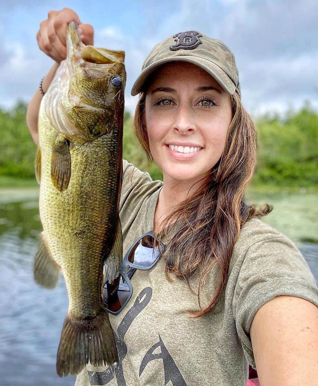Filthy Anglers™さんのインスタグラム写真 - (Filthy Anglers™Instagram)「Filthy Female Friday my friends . A familiar face to the bass fishing world Miss @amyjbasslady aka as Amy from New Hampshire. If you give her instagram a peep you’ll see she’s also figured out the striped bass game with a recent monster 😳 - She’s probably one of the most accomplished female anglers in New England. Amy’s been with us for quite sometime and continues to kill it! Congrats on the catch Amy you are Certified Filthy - www.filthyanglers.com #fishing #filthyanglers #girkswhofish #outdoors #girlsfishtoo #bassfish #nature #outdoors #fish #ladyangler #kayak #getfilthy #llama」8月1日 8時40分 - filthyanglers
