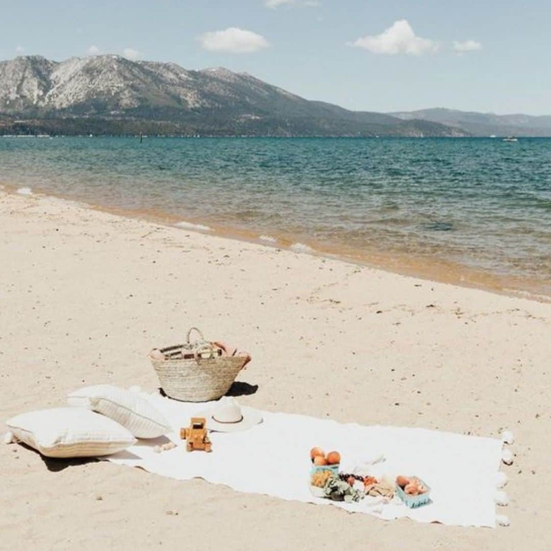 ヤング・ファビュラス&ブロークのインスタグラム：「We'll be here all weekend✌🏼☀️ ⠀⠀⠀⠀⠀⠀⠀⠀⠀ .⠀⠀⠀⠀⠀⠀⠀⠀⠀ .⠀⠀⠀⠀⠀⠀⠀⠀⠀ .⠀⠀⠀⠀⠀⠀⠀⠀⠀ .⠀⠀⠀⠀⠀⠀⠀⠀⠀ #yfbclothing #mood #beachshot #youngfabulousbroke #yfb」