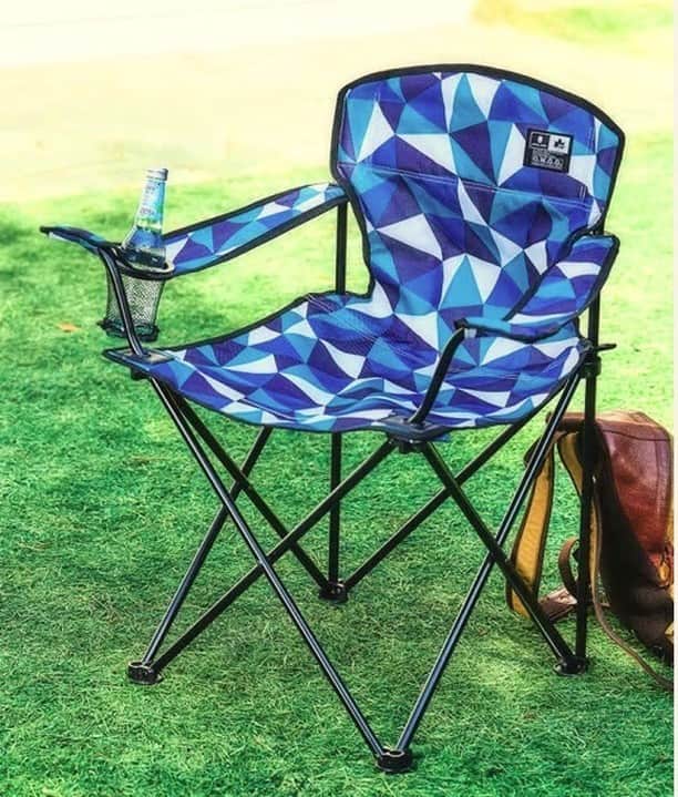 キャナルシティ博多のインスタグラム：「キャナルシティ博多🛍グローバルワーク / イーストビル2,3F この夏は、おうちでスポーツ観戦する方も多いのでは？😆 そんなあなたに今日のおすすめはこちら！ ・ ●グローバルワーク(イーストビル2,3F) LOGOSアームチェア　税込3850円 ・ LOGOS×GLOBAL WORKのオリジナル柄のアームチェア。 ドリンクやスマホを置けるホルダーがついており 使い勝手抜群◎ もちろん、持ち運びにも便利な収納袋付きです❗️ ・ キャナルシティ博多では8/2までキャナルクリアランスセールを開催中！春夏物がさらにお求めやすいプライスに！ #キャナルシティ博多 #キャナルシティ #キャナル #canalcity #福岡 #博多 #天神 #globalwork #グローバルワーク」