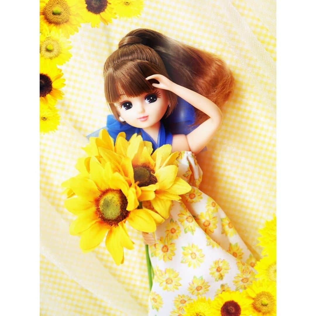 リカちゃんさんのインスタグラム写真 - (リカちゃんInstagram)「This month's flower is the #sunflower ☆ 今月のお花は #ひまわり ☆ ステキな黄色の花びらは、まさに夏のシンボルね♪ 花言葉は「あなただけを見つめている」♡ プロポーズにもぴったりね☆ #リカのお花ものがたり」8月1日 9時00分 - bonjour_licca
