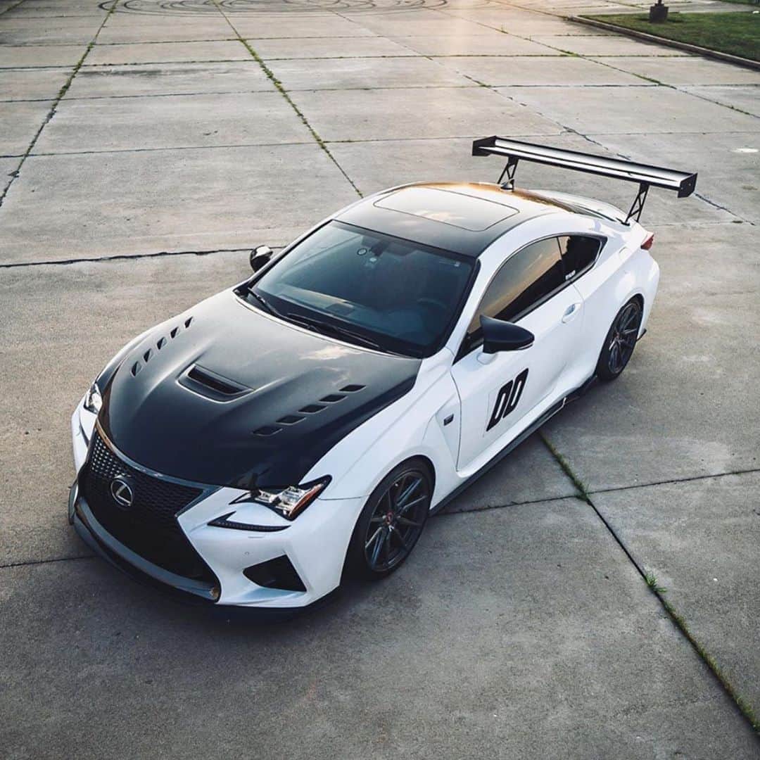 Lexus USAのインスタグラム：「Two tone. Too good. Thanks for the share, @the.rcf. #LexusCustom #LexusRCF」