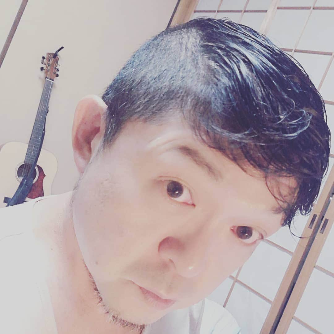 松本隆博のインスタグラム：「。 ミナサンオハヨー ゴジェーマス、。 … 東南アジアのオカマ のヘヤースタイル？ (^_^;) さ、今日も１日暑いけれど 南国日本を楽しみましょう ～人生遊歩道～」