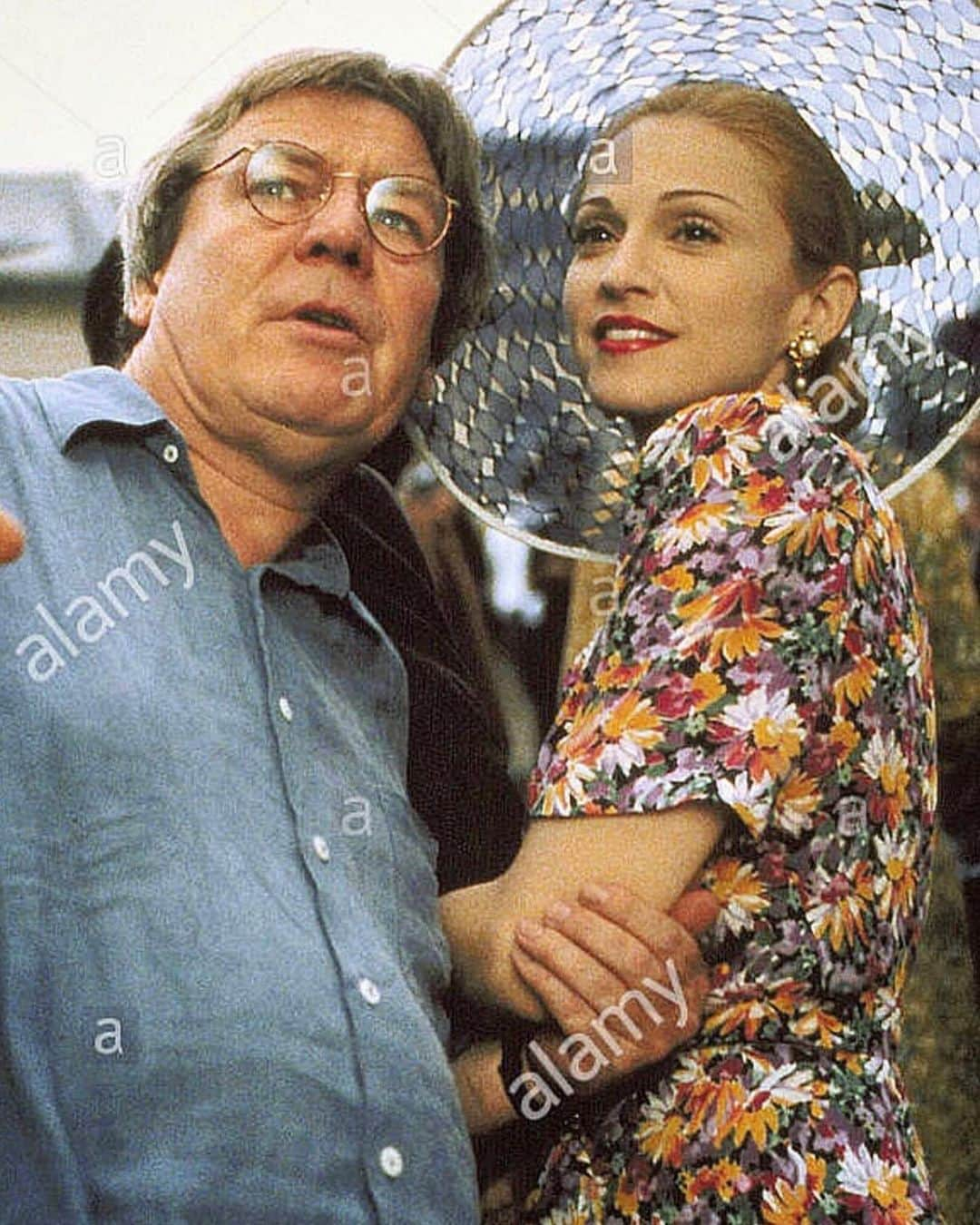 マドンナさんのインスタグラム写真 - (マドンナInstagram)「I  was so sad to hear about the passing of Alan Parker. One of the greatest directors iI’ve ever worked with—on the film Evita.  He taught me so much, believed in me ,pushed me to my limits and made an incredible film!  Thank you! 📽♥️ #alanparker #evita」8月1日 9時29分 - madonna