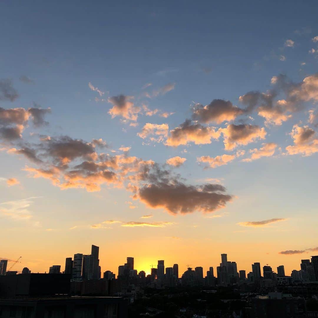 ジェフリー・バトルのインスタグラム：「The view tonight is more than alright! #toronto」