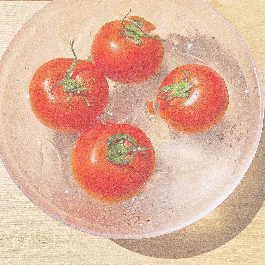 久田莉子さんのインスタグラム写真 - (久田莉子Instagram)「． 8月。 どんなトマトの食べ方が好きですか？ ． #august #tomato #西红柿 ．」8月1日 9時42分 - rikorin1011