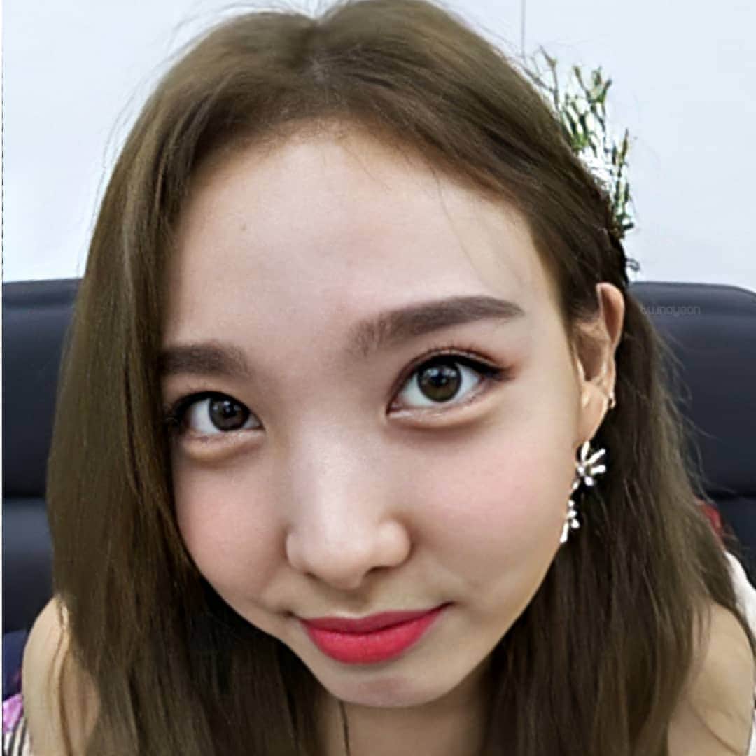 ナヨンさんのインスタグラム写真 - (ナヨンInstagram)「♪ Keep collecting hearts and vote for TWICE dear 😘🥰 © all the kpop ↬#Nayeon #TWICE #나연 #트와이스 ♡」8月1日 9時43分 - twnayeon