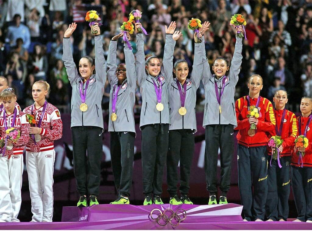 のインスタグラム：「Crazy to think it’s already been 8 years since this moment in London! However, as I reflect on this day I have many different emotions. The gymnastics community in the U.S. and internationally is hurting and has been hurting for years. There is nothing I want more than to see the sport of gymnastics be a place where athletes train in a safe and healthy environment while working towards their dreams. I am fully committed to helping the gymnastics community make steps in the positive direction and heal from its past mistakes. Let’s all work together to inspire more positive change❤️」