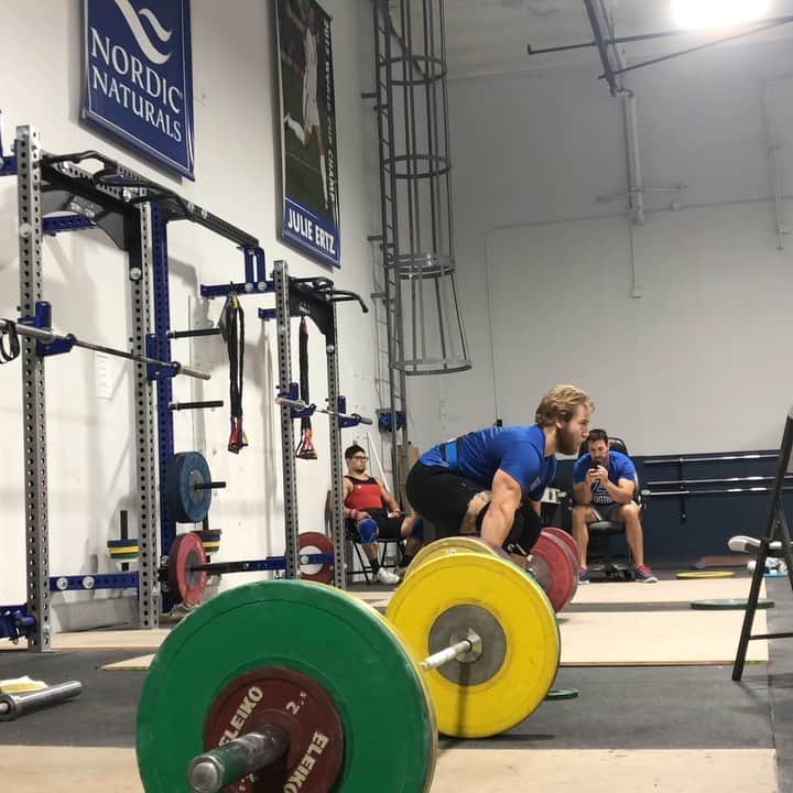 モーガン・キングのインスタグラム：「8 years ago I used to watch this team on YouTube. I can’t believe it took me that long to get in here. It’s good to have family everywhere. Thanks @cal_strength for the love this week.」