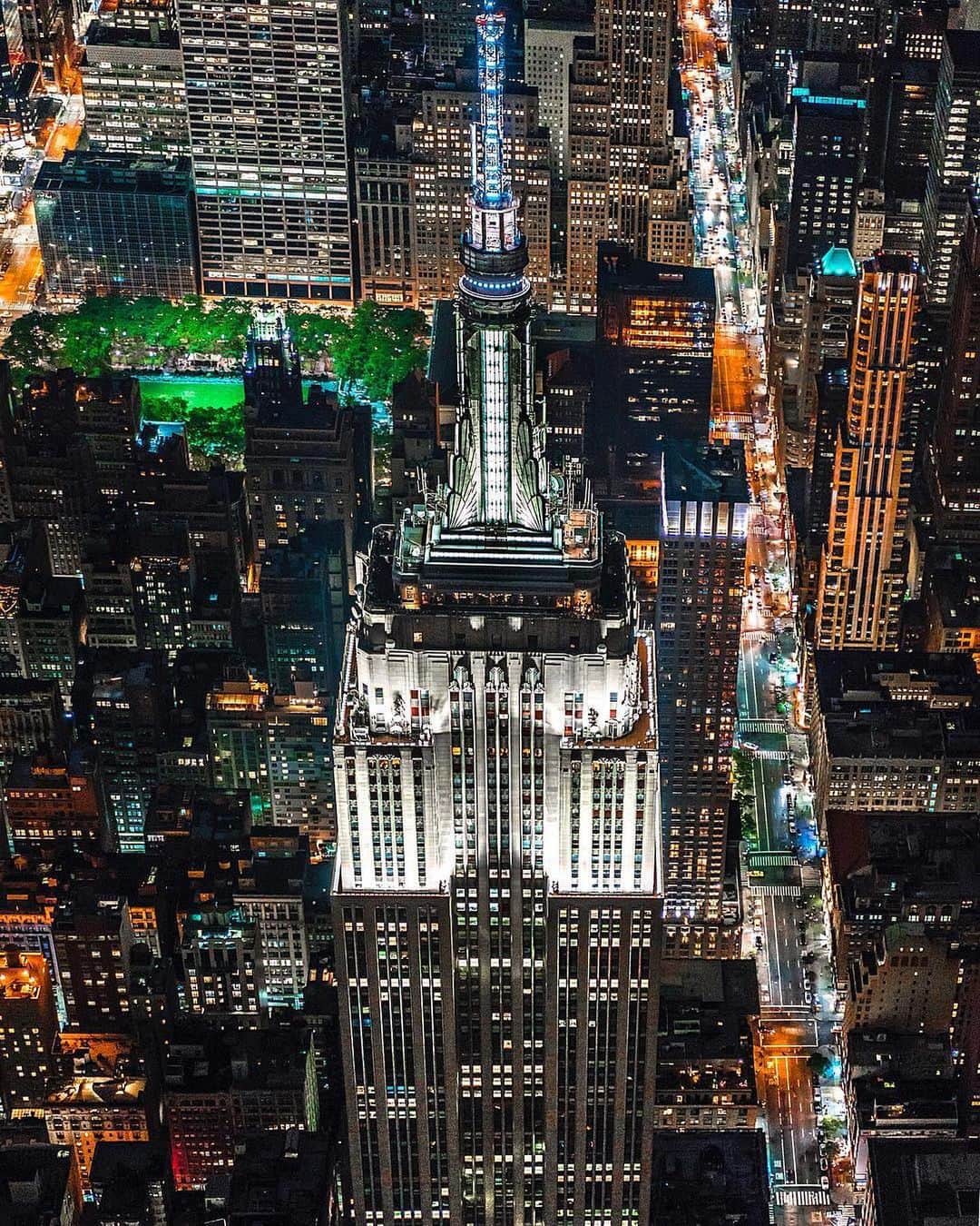Empire State Buildingさんのインスタグラム写真 - (Empire State BuildingInstagram)「#GIVEAWAY: We’re giving the city that never sleeps one more reason not to: our next #ESBMovieNight giveaway!! ⠀⠀⠀⠀⠀⠀⠀⠀⠀ Like this post & enter below for the chance to win one of 100 $20 free codes for the film “Wall Street: Money Never Sleeps! 💸 ⠀⠀⠀⠀⠀⠀⠀⠀⠀ HOW TO ENTER: 1. Follow the @empirestatebldg on Instagram (we check!) ⭐️ 2. LIKE THIS POST (we check this too!) ❤️ 3. Comment below tagging a friend 👇 ⠀⠀⠀⠀⠀⠀⠀⠀⠀ Unlimited Entries, contest ends 11:59PM tonight! One handle/tag per comment, each comment must be unique. Five lucky winners will also receive an exclusive #EmpireStateBuilding movie pack! Click link in bio for rules and see comments for more details. ⠀⠀⠀⠀⠀⠀⠀⠀⠀ 📷 (ESB): @wantedvisual ⠀⠀⠀⠀⠀⠀⠀⠀⠀ ⠀⠀⠀⠀⠀⠀⠀⠀⠀ ⠀⠀⠀⠀⠀⠀⠀⠀⠀ ⠀⠀⠀⠀⠀⠀⠀⠀⠀ ⠀⠀⠀⠀⠀⠀⠀⠀⠀ ⠀⠀⠀⠀⠀⠀⠀⠀⠀ ⠀⠀⠀⠀⠀⠀⠀⠀⠀ ⠀⠀⠀⠀⠀⠀⠀⠀⠀ ⠀⠀⠀⠀⠀⠀⠀⠀⠀ ⠀⠀⠀⠀⠀⠀⠀⠀⠀ ⠀⠀⠀⠀⠀⠀⠀⠀⠀ ⠀⠀⠀⠀⠀⠀⠀⠀⠀ ⠀⠀⠀⠀⠀⠀⠀⠀⠀ This contest/giveaway is in no way sponsored, endorsed or administered, or associated with Instagram. This giveaway is sponsored by @empirestatebldg, @vudufans & @disney. The contest will run until 11:59PM EST 7/31/20. Entrants must follow @empirestatebldg. Giveaway is open only to residents 18+ years of age, of the 50 United States and District of Columbia. Tap bio link for official rules. A Vudu enabled device and account required for digital viewing. Watch Wall Street: Money Never Sleeps on Digital download © 2020 20th Century Studios」8月1日 1時10分 - empirestatebldg