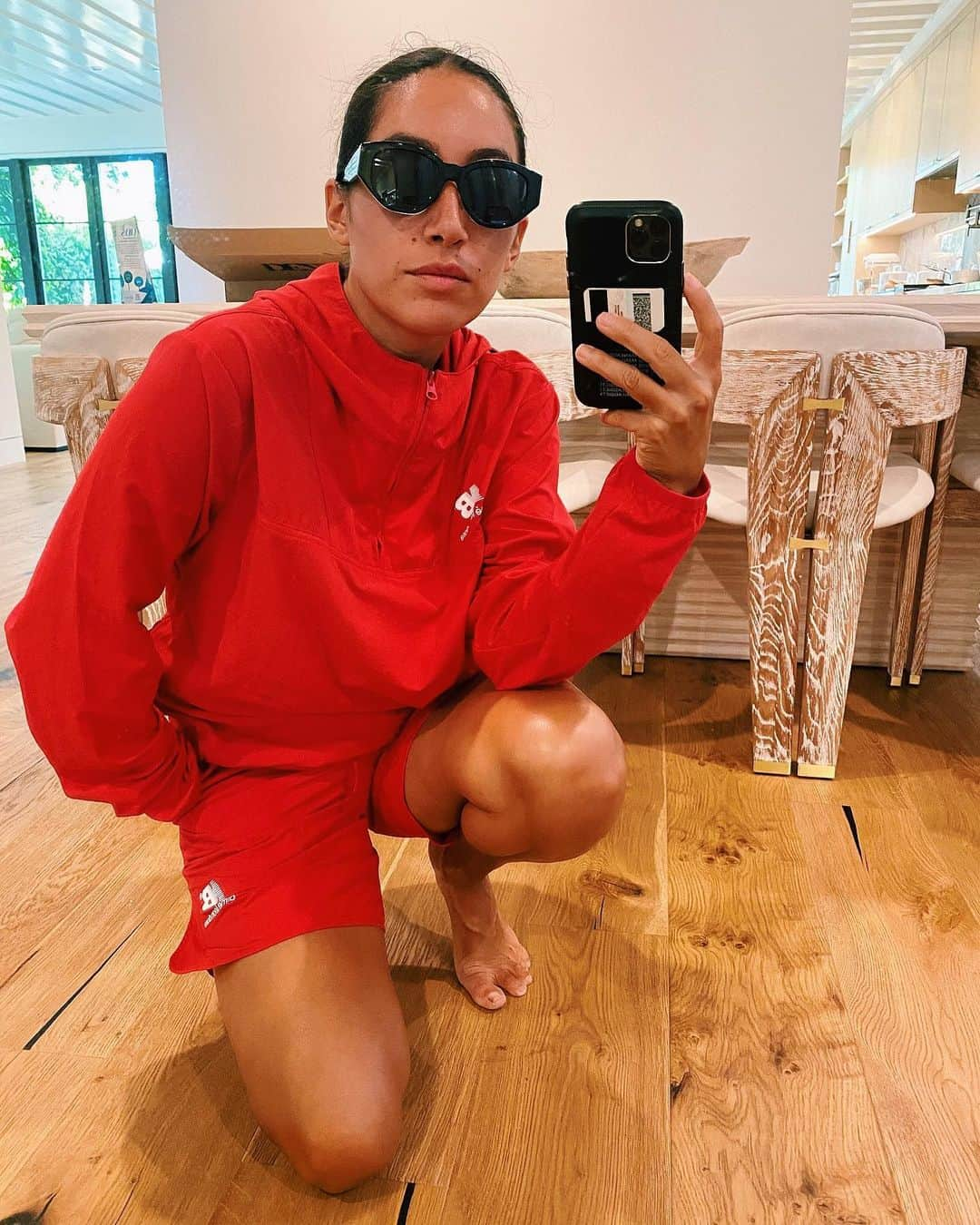 JEN ATKINさんのインスタグラム写真 - (JEN ATKINInstagram)「A week in @DEZI🕶. The first collection just dropped!!! So proud of you my brilliant friends @desiperkins @stevenperkins on the launch of @dezi !!!」8月1日 1時13分 - jenatkinhair