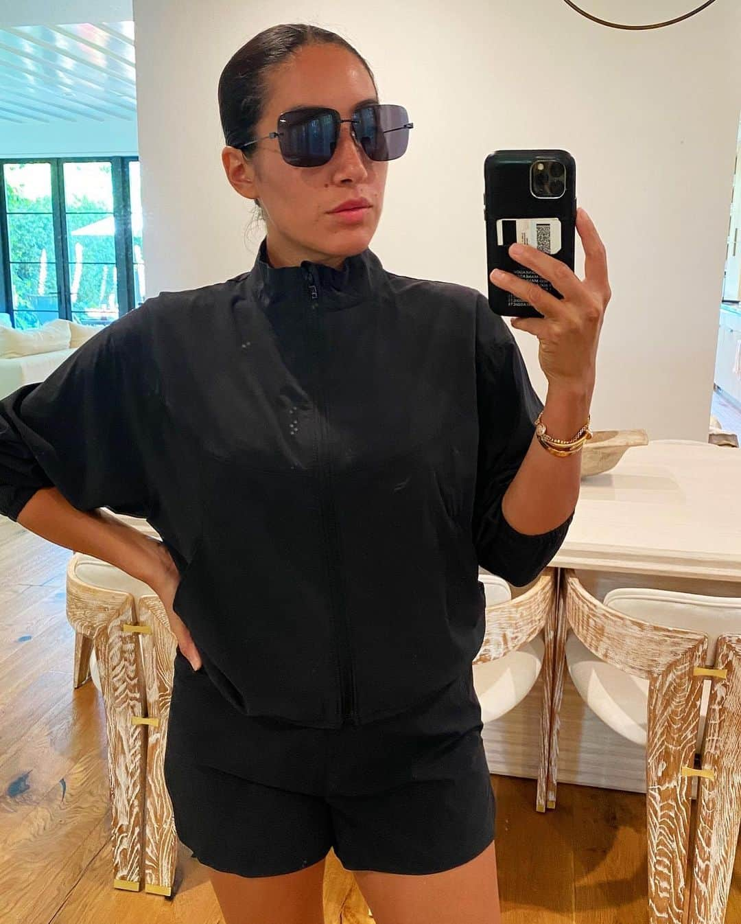 JEN ATKINさんのインスタグラム写真 - (JEN ATKINInstagram)「A week in @DEZI🕶. The first collection just dropped!!! So proud of you my brilliant friends @desiperkins @stevenperkins on the launch of @dezi !!!」8月1日 1時13分 - jenatkinhair